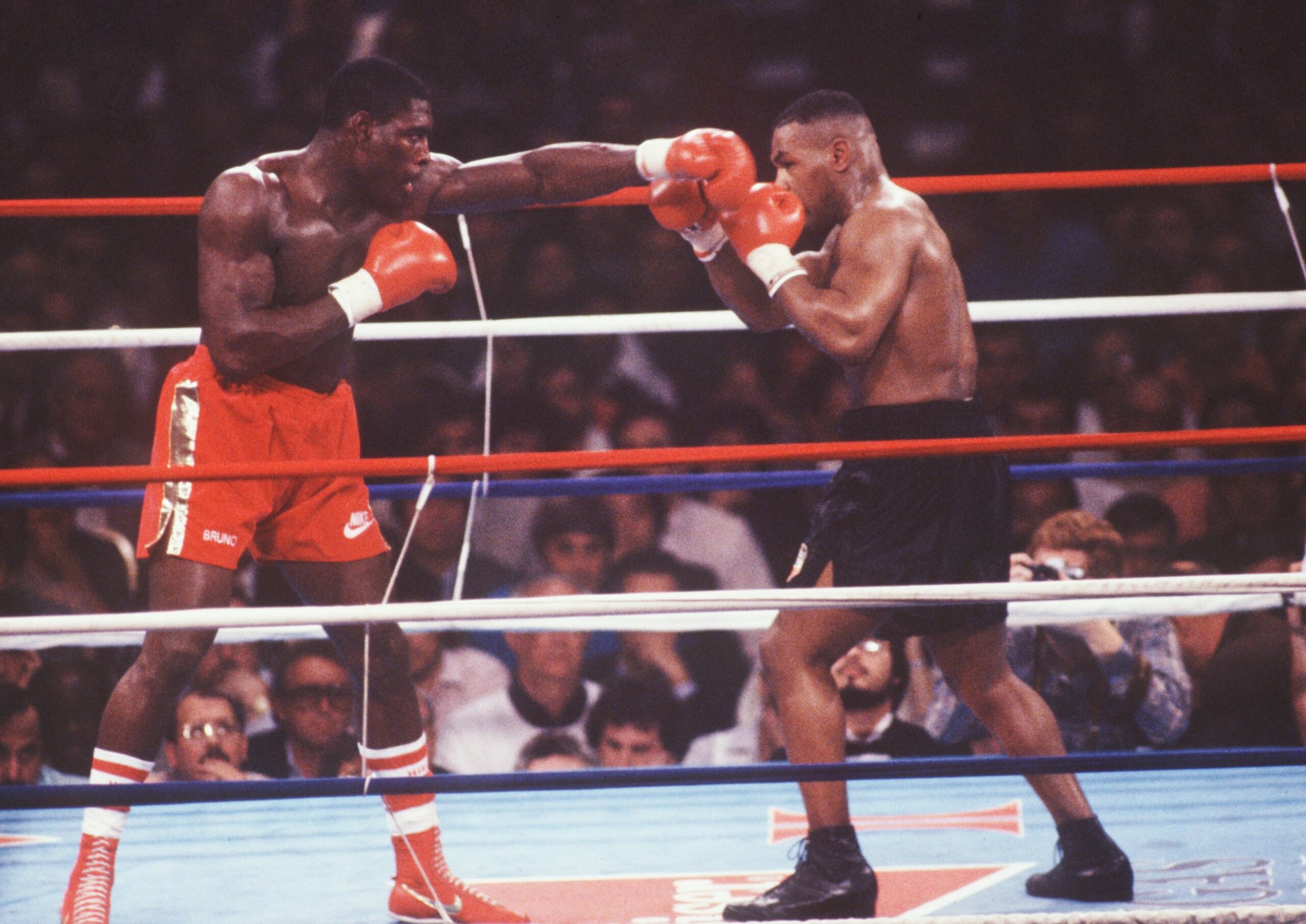 25 FEB 1989:  HEAVYWEIGHT CHAMPION MIKE TYSON BLOCKS AS CHALLENGER FRANK BRUNO  OF GREAT BRITAIN THROWS A RIGHT AT HIM DURING THEIR HEAVYWEIGHT TITLE FIGHT AT THE HILTON IN LAS VEGAS. TYSON STOPPED BRUNO IN THE FIFTH ROUND WITH A KNOCK OUT TO RETAIN HISTI