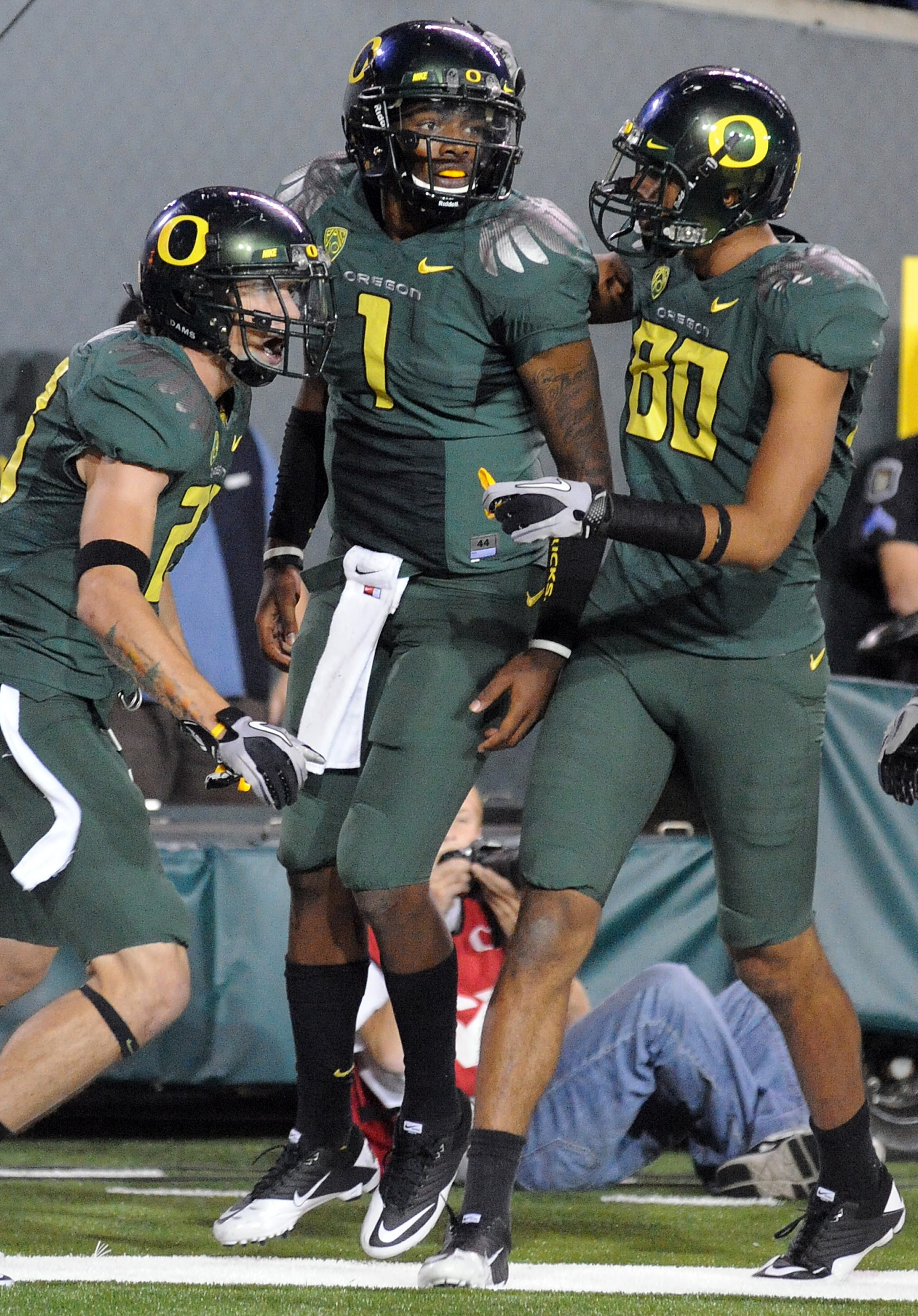 EUGENE, OR - OCTOBER 2: Wide receiver Jeff Maehl #23, quarterback Darron Thomas #1 and wide receiver Lavasier Tuinei #80 of the Oregon Ducks celebrate after Thomas scored a touchdown in the third quarter of the game against the Stanford Cardinal at Autzen EUGENE, OR - OCTOBER 2: Wide receiver Jeff Maehl #23, quarterback Darron Thomas #1 and wide receiver Lavasier Tuinei #80 of the Oregon Ducks celebrate after Thomas scored a touchdown in the third quarter of the game against the Stanford Cardinal at Autzen