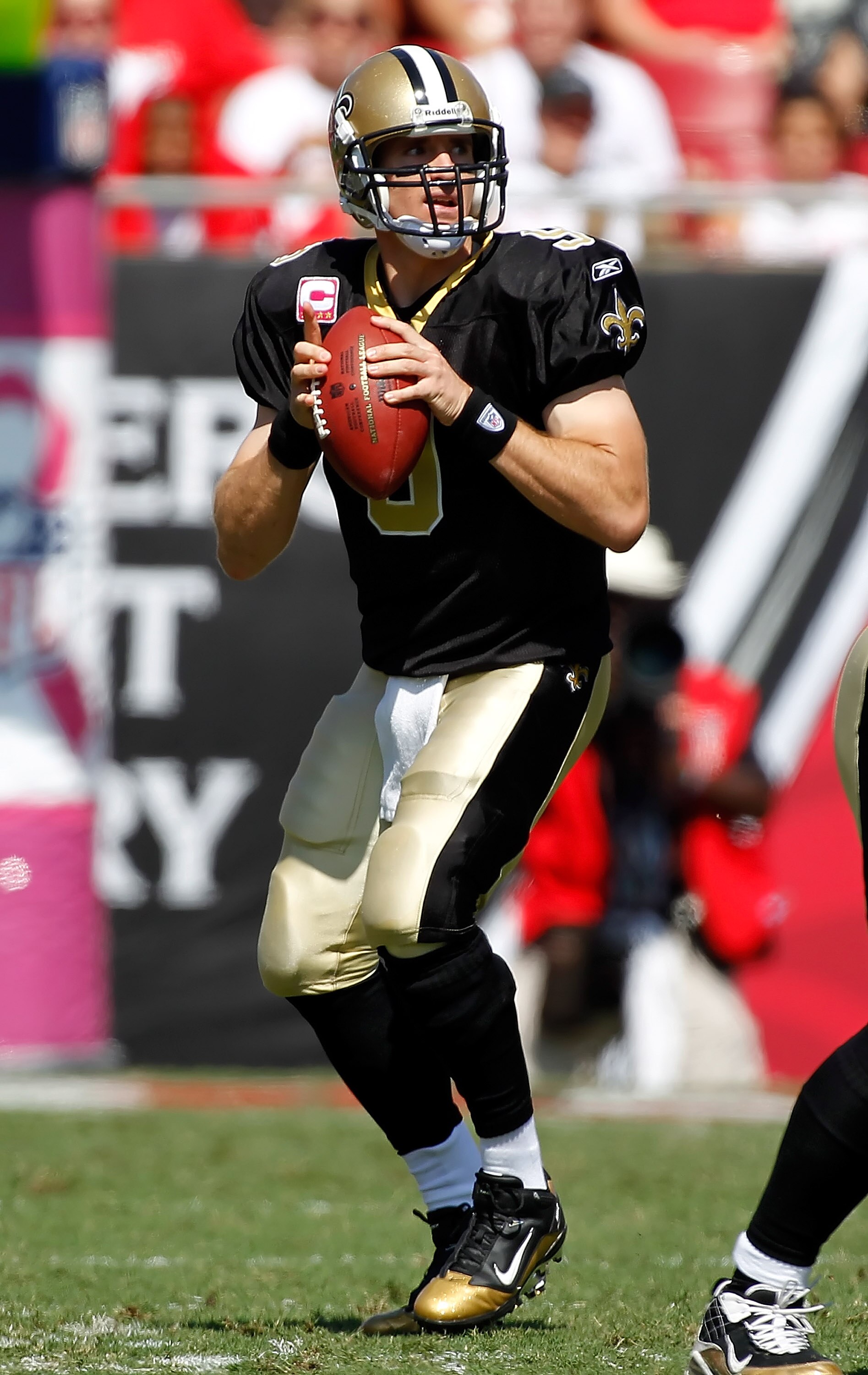 TAMPA, FL - OCTOBER 17:  Quarterback Drew Brees #9 of the New Orleans Saints looks for a receiver against the Tampa Bay Buccaneers during the game at Raymond James Stadium on October 17, 2010 in Tampa, Florida.  (Photo by J. Meric/Getty Images)