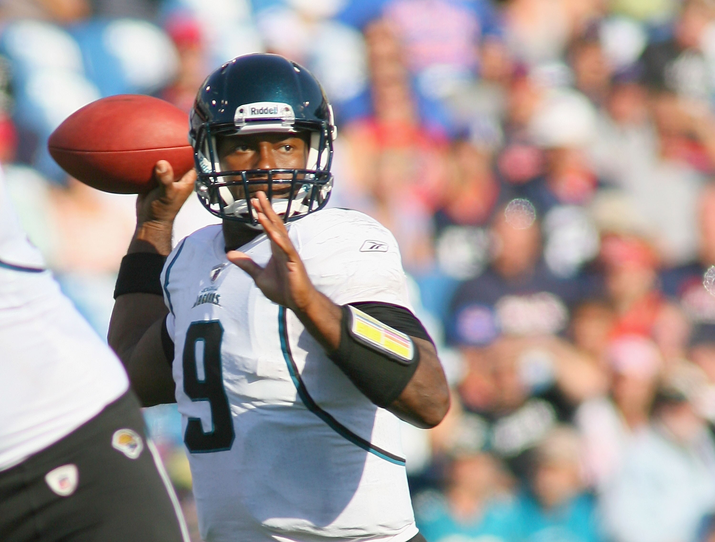 ORCHARD PARK, NY - OCTOBER 10: David Garrard #9 of the Jacksonville Jaguars passes against the Buffalo Bills at Ralph Wilson Stadium on October 10, 2010 in Orchard Park, New York. Jacksonville won 36-26. (Photo by Rick Stewart/Getty Images)