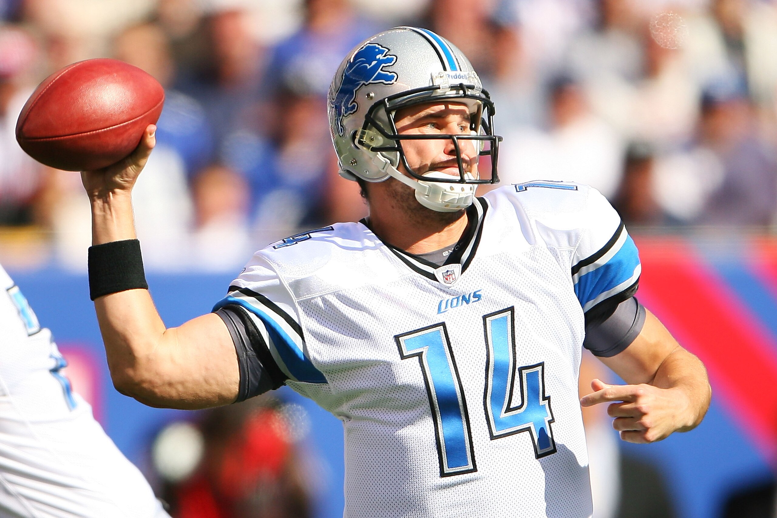 EAST RUTHERFORD, NJ - OCTOBER 17: Shaun Hill #14 of the Detroit Lions drops back to pass against the New York Giants at New Meadowlands Stadium on October 17, 2010 in East Rutherford, New Jersey. (Photo by Andrew Burton/Getty Images) EAST RUTHERFORD, NJ - OCTOBER 17: Shaun Hill #14 of the Detroit Lions drops back to pass against the New York Giants at New Meadowlands Stadium on October 17, 2010 in East Rutherford, New Jersey. (Photo by Andrew Burton/Getty Images)
