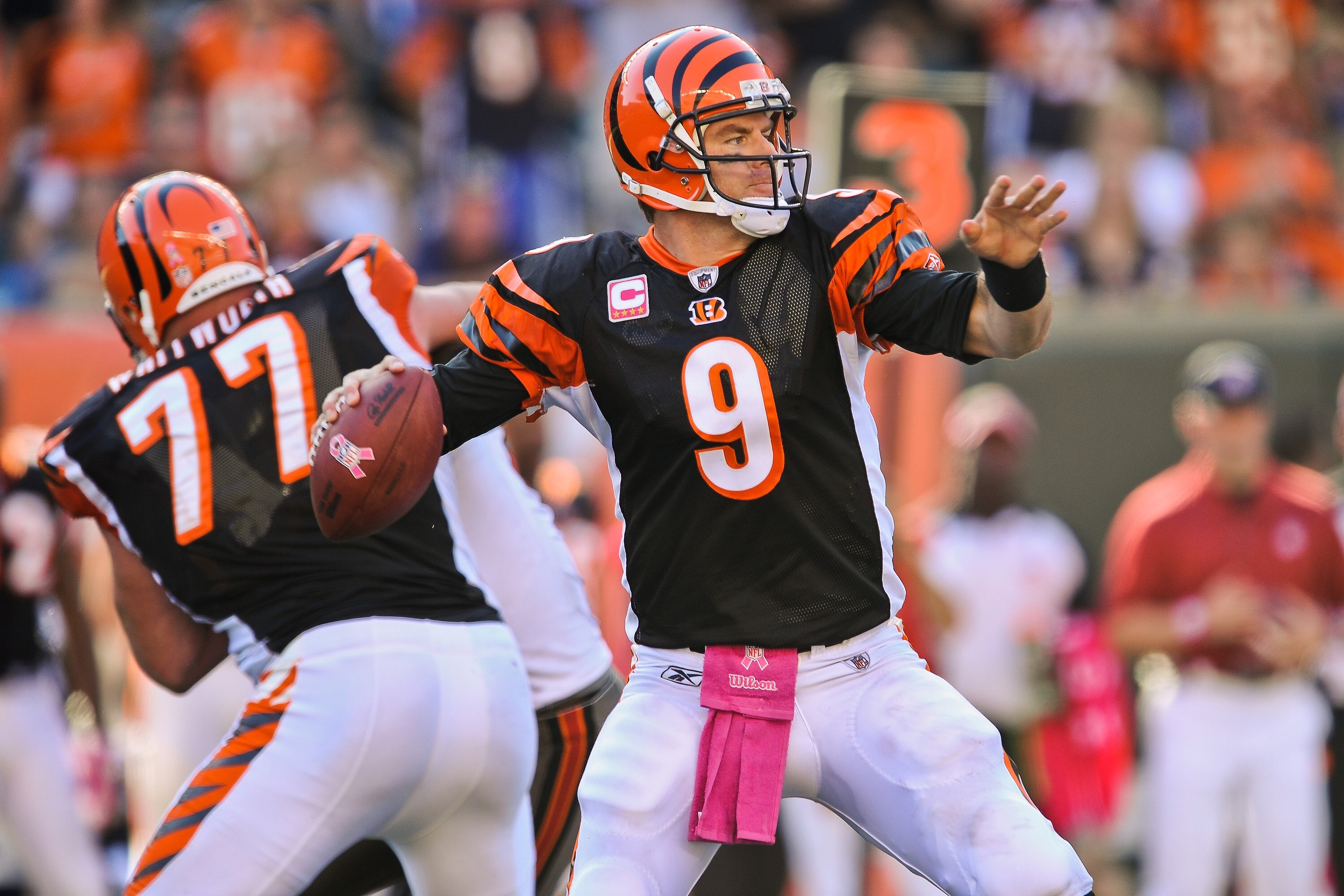 CINCINNATI, OH - OCTOBER 10: Quarterback Carson Palmer #9 of the Cincinnati Bengals throws against the Tampa Bay Buccaneers at Paul Brown Stadium on October 10, 2010 in Cincinnati, Ohio. (Photo by Jamie Sabau/Getty Images)