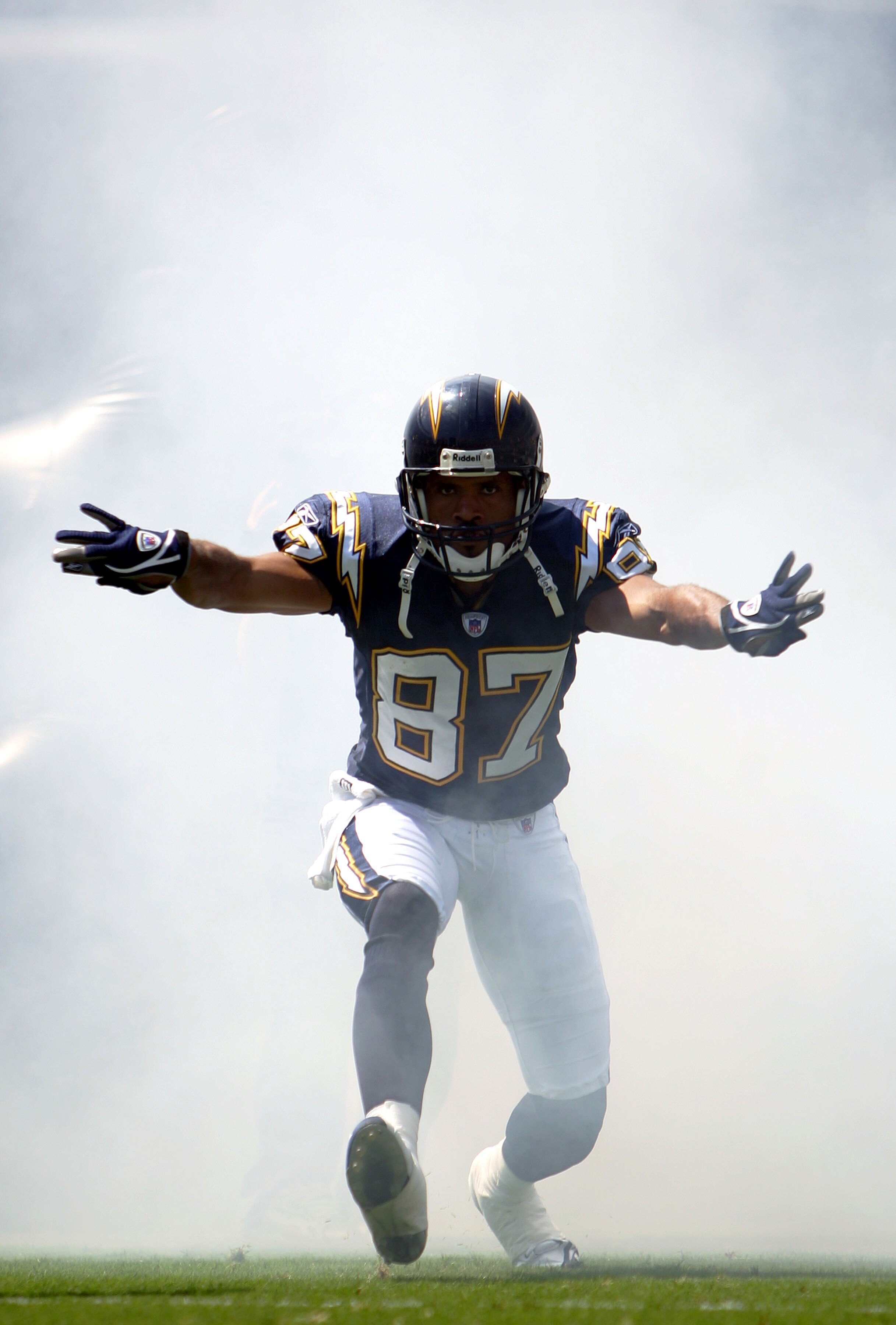 SAN DIEGO, CA -  SEPTEMBER 11:   Wide Receiver Keenan McCardell #87 of the San Diego Chargers enters the game against the Dallas Cowboys during their NFL Game on September 11, 2005 at Qualcomm Stadium in San Diego, California. (Photo by Donald Miralle/Get