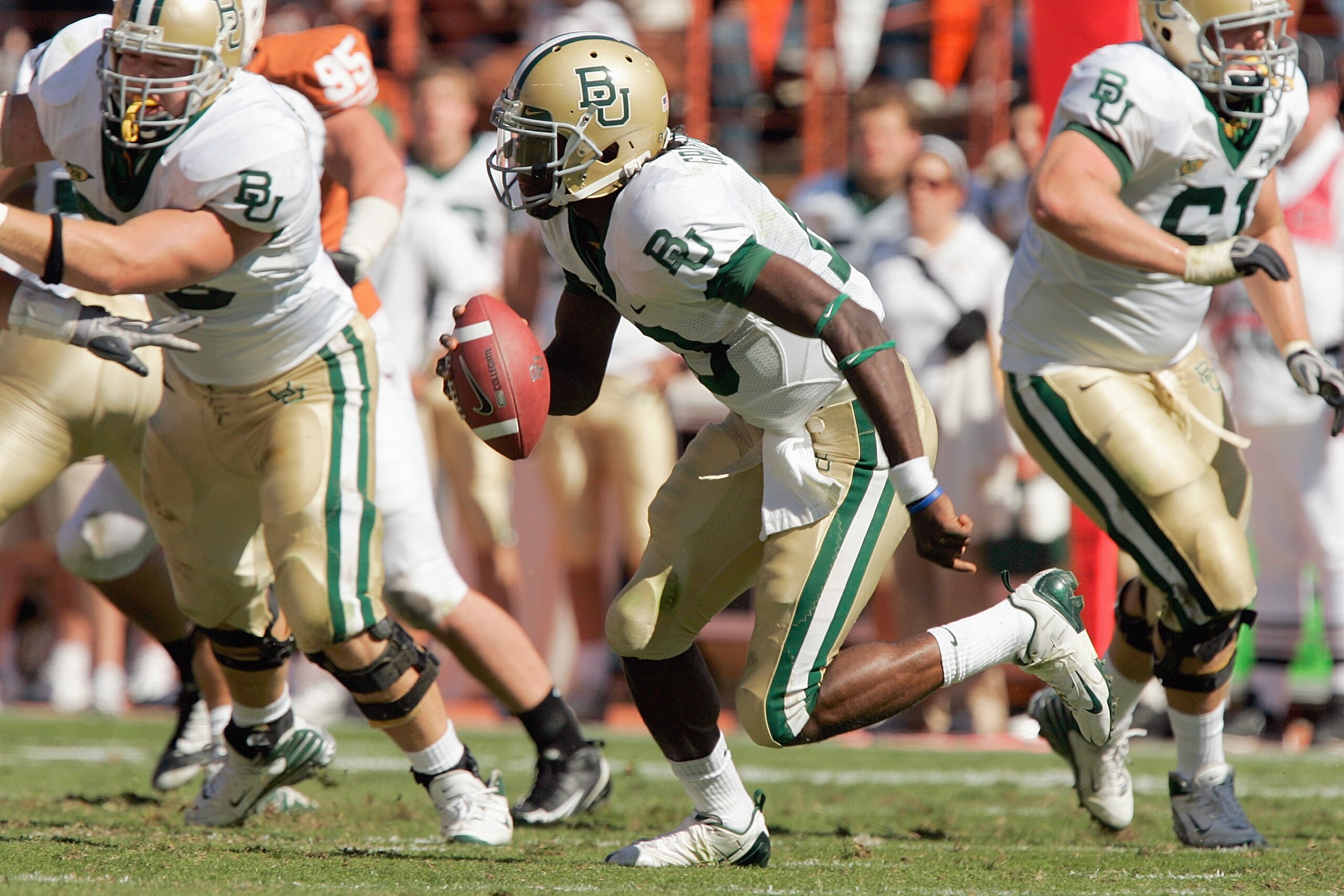 AUSTIN, TX - NOVEMBER 8:  Quarterback Robert Griffin #10 of the Baylor Bears runs the ball during the game against the Texas Longhorns on November 8, 2008 at Darrell K Royal-Texas Memorial Stadium in Austin, Texas.  Texas won 45-21. (Photo by Brian Bahr/G