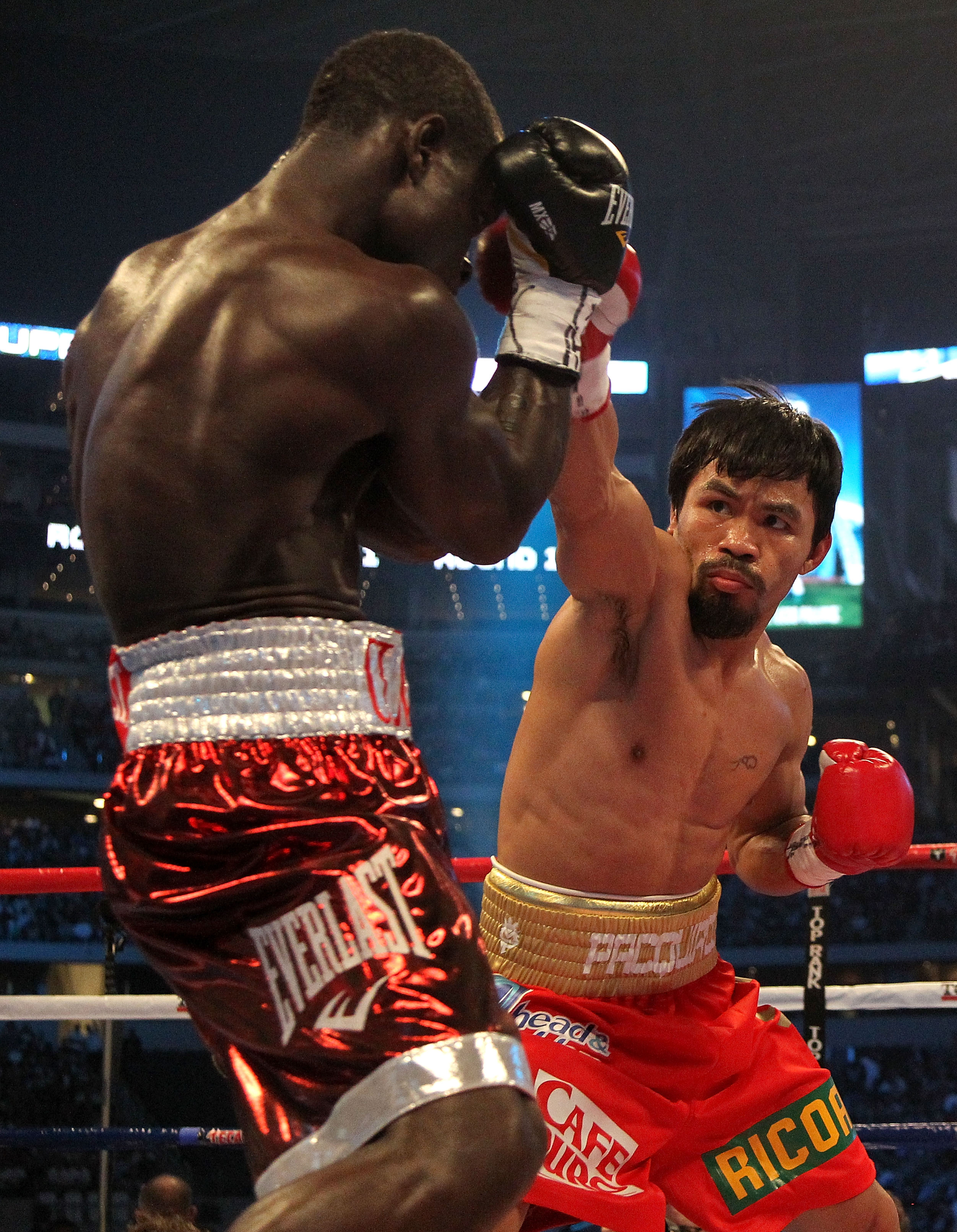 ARLINGTON, TX - MARCH 13:  (R-L) Manny Pacquiao of the Philippines throws a right to the face of Joshua Clottey of Ghana during the WBO welterweight title fight at Cowboys Stadium on March 13, 2010 in Arlington, Texas.  (Photo by Jed Jacobsohn/Getty Image