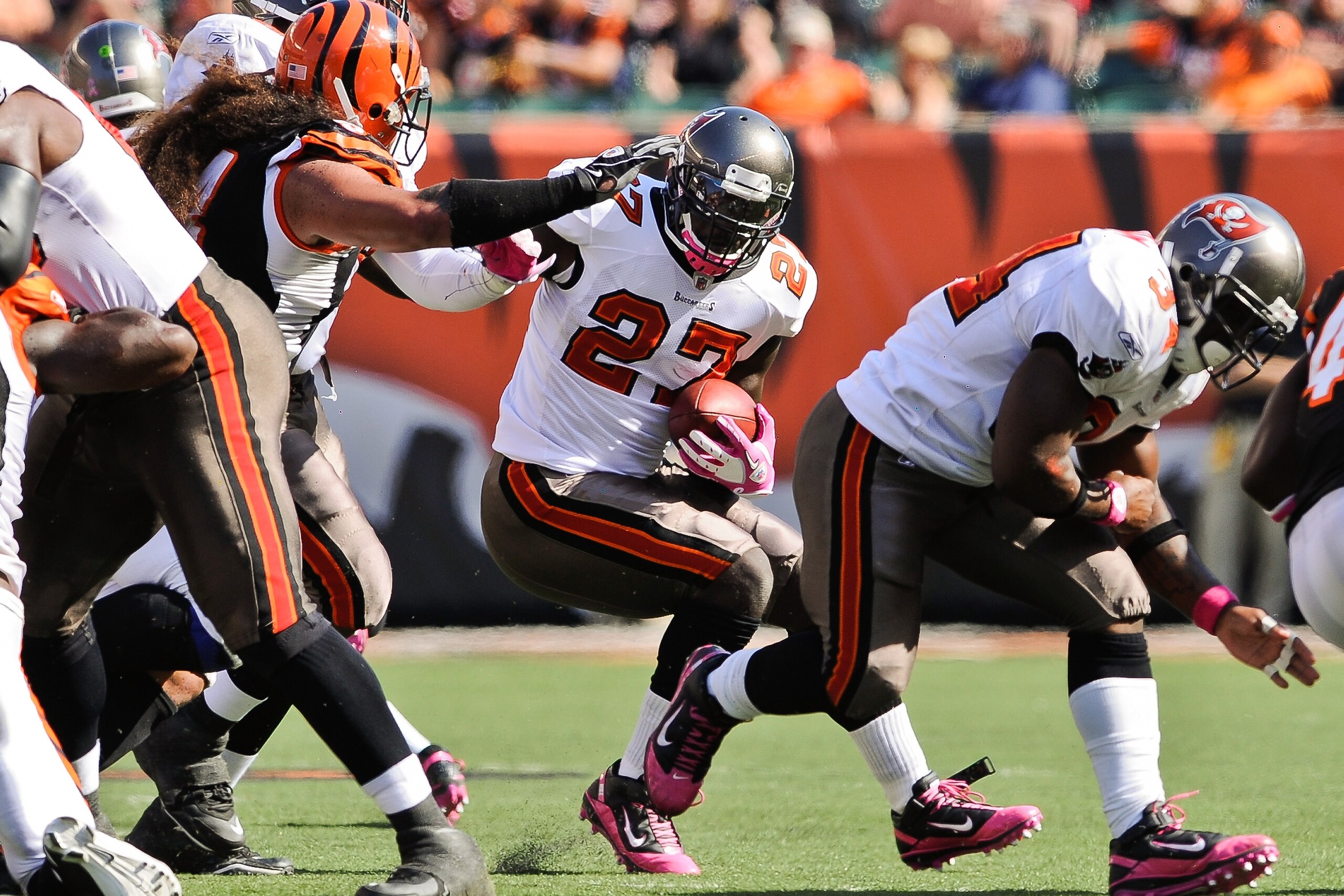 CINCINNATI, OH - OCTOBER 10: LeGarrette Blount #27 of the Tampa Bay Buccaneers runs with the ball against the Cincinnati Bengals at Paul Brown Stadium on October 10, 2010 in Cincinnati, Ohio. (Photo by Jamie Sabau/Getty Images)