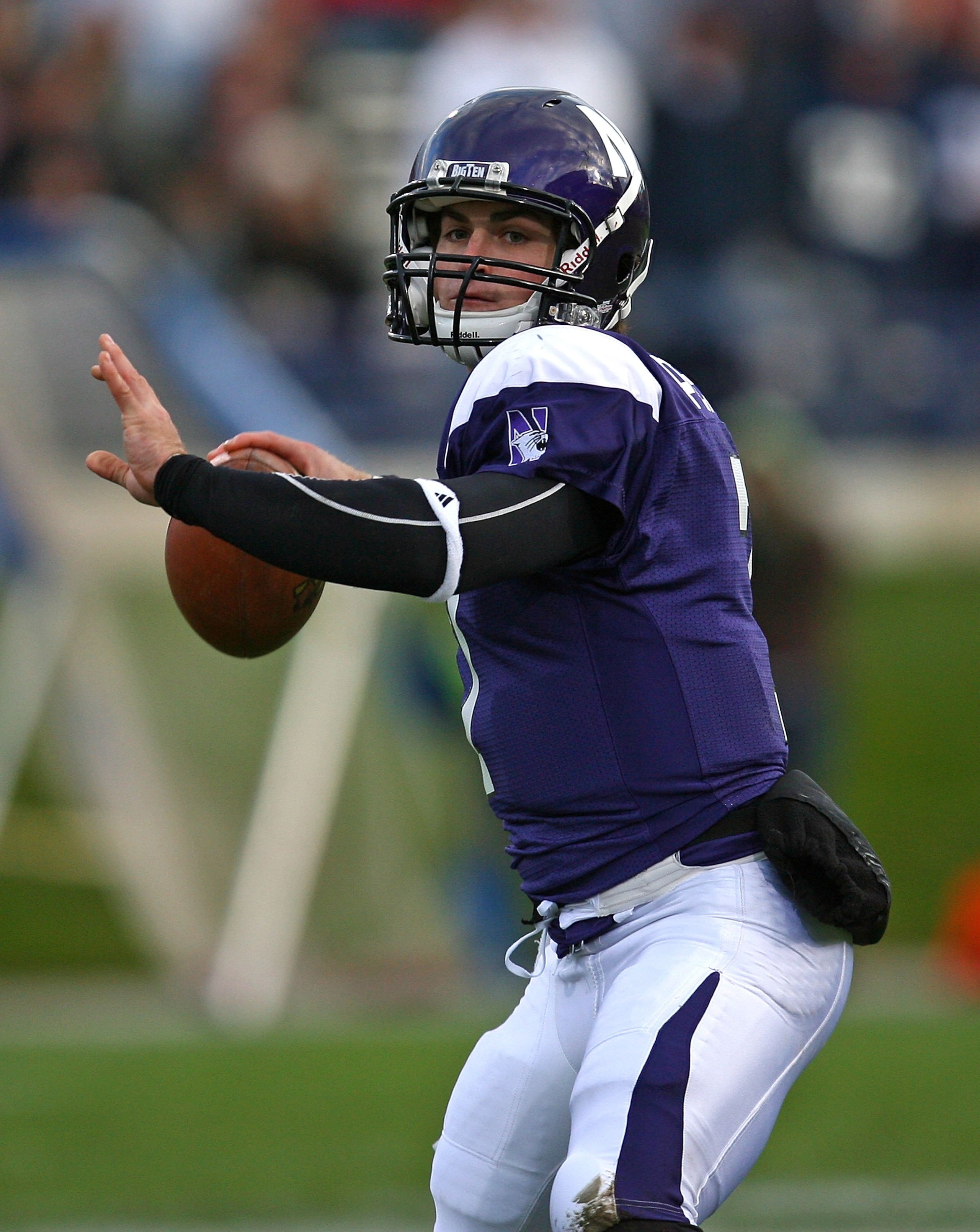 EVANSTON, IL - OCTOBER 31: Dan Persa #7 of the Northwestern Wildcats throws a pass against the Penn State Nittany Lions at Ryan Field on October 31, 2009 in Evanston, Illinois. Penn State defeated Northwestern 34-13. (Photo by Jonathan Daniel/Getty Images
