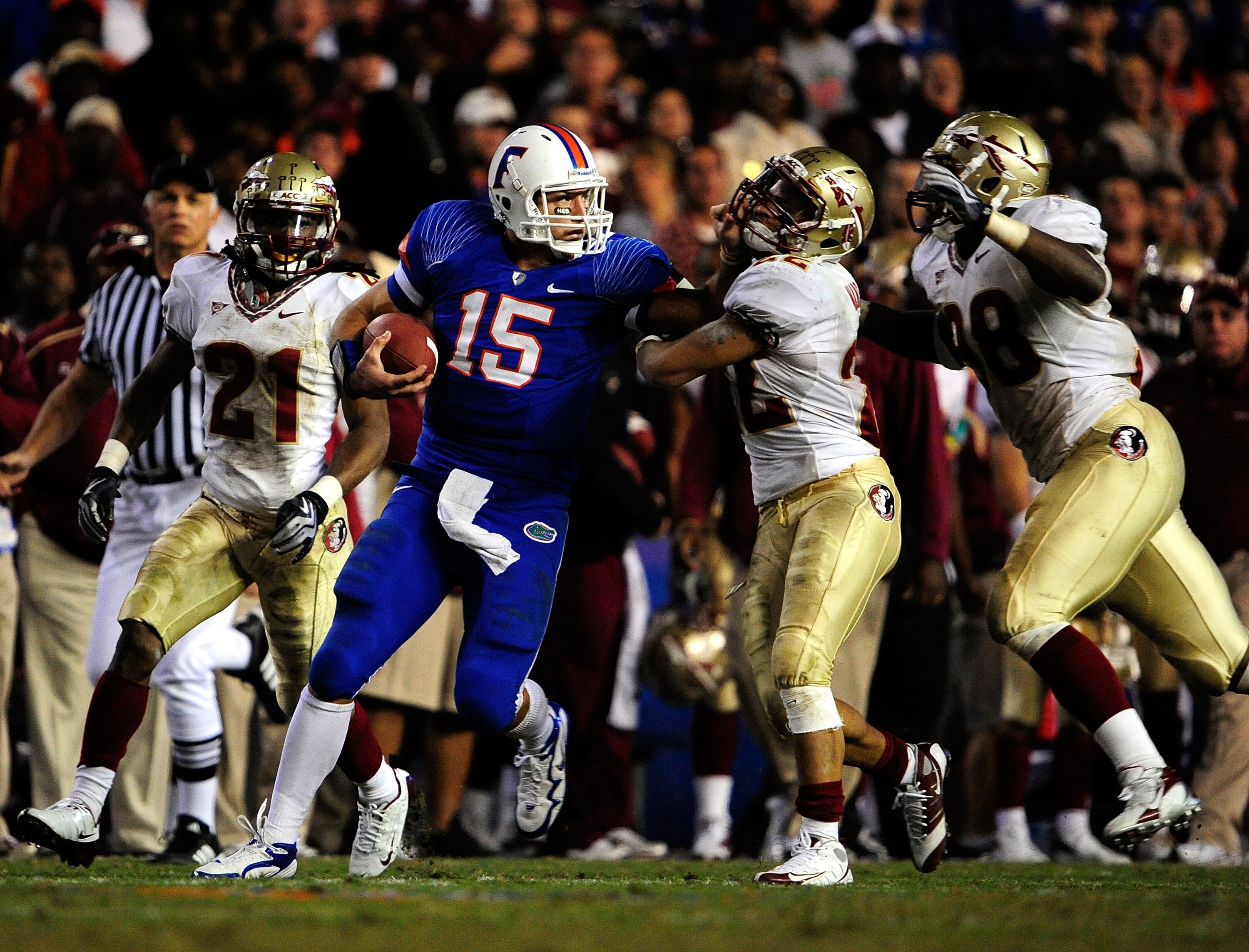 GAINESVILLE, FL - NOVEMBER 28:  Tim Tebow #15 of the Florida Gators runs past Cory Mangum #22 of the Florida State Seminoles at Ben Hill Griffin Stadium on November 28, 2009 in Gainesville, Florida.  (Photo by Sam Greenwood/Getty Images)