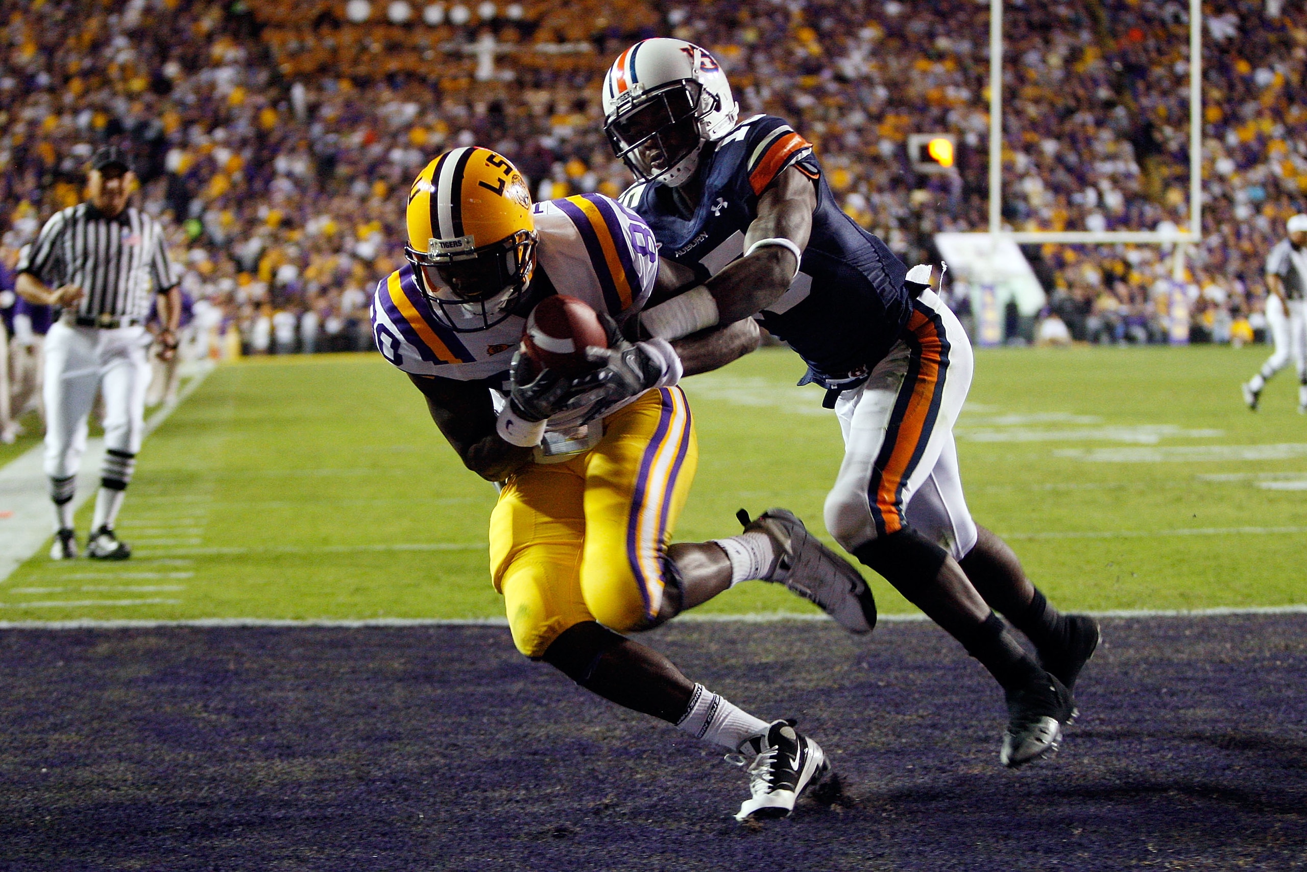 BATON ROUGE, LA - OCTOBER 24:  Terrance Toliver #80 of the Louisiana State University Tigers catches a touchdown pass over Neiko Thorpe #15 of the Auburn Tigers at Tiger Stadium on October 24, 2009 in Baton Rouge, Louisiana.  (Photo by Chris Graythen/Gett