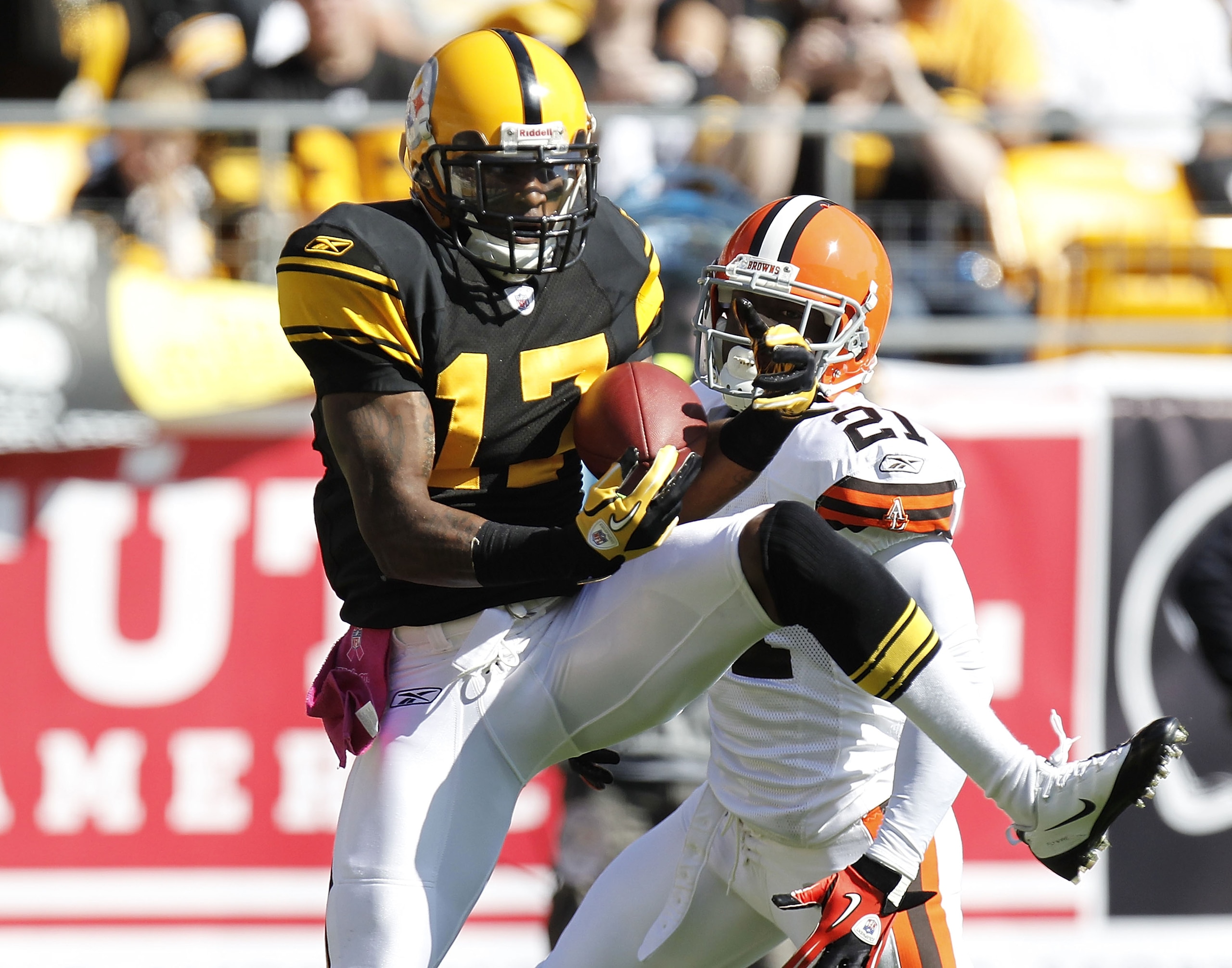 PITTSBURGH - OCTOBER 17:  Mike Wallace #17 of the Pittsburgh Steelers cathces a second quarter touchdown pass in front of Eric Wright #21 of the Cleveland Browns on October 17, 2010 at Heinz Field in Pittsburgh, Pennsylvania.  (Photo by Gregory Shamus/Get