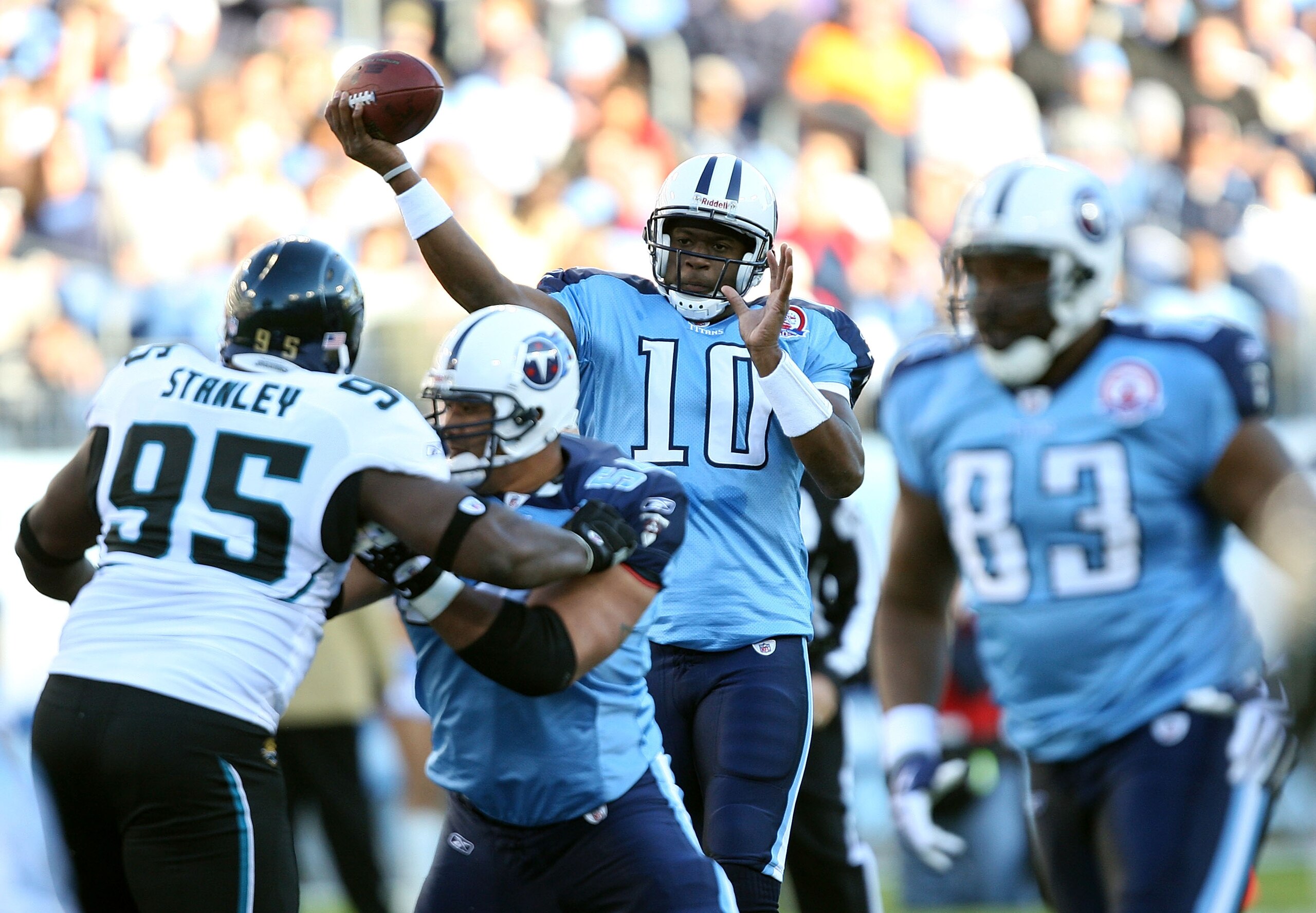 NASHVILLE, TN - NOVEMBER 01:  Vince Young #10 of the Tennessee Titans drops back to throw a pass against the Jacksonville Jaguars during their game at LP Field on November 1, 2009 in Nashville, Tennessee.  (Photo by Streeter Lecka/Getty Images)