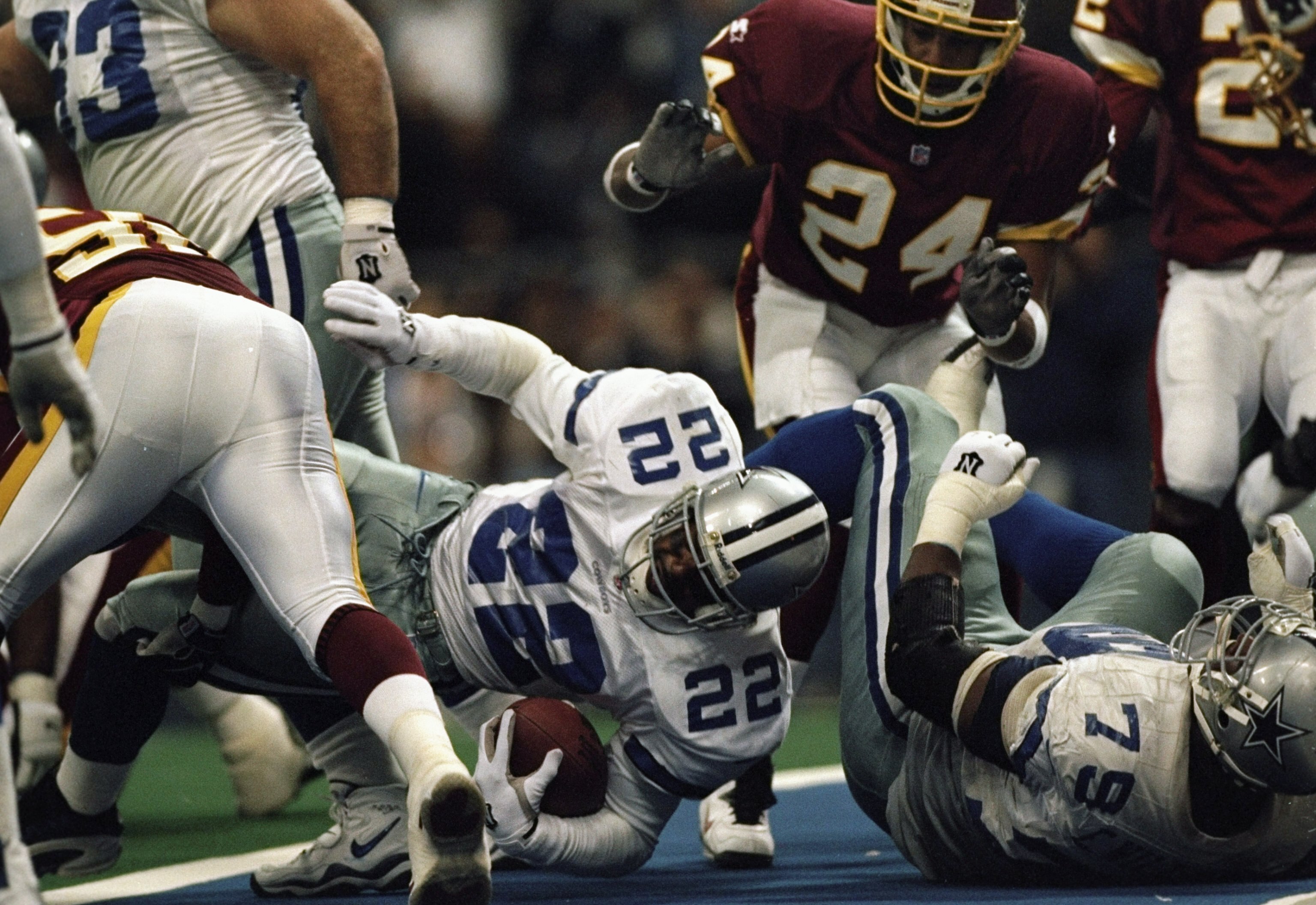 27 Dec 1998:  Running back Emmitt Smith #22 of the Dallas Cowboys in action during the game against the Washington Redskins at Texas Stadium in Irving, Texas. The Cowboys defeated the Redskins 20-6. Mandatory Credit: Stephen Dunn  /Allsport