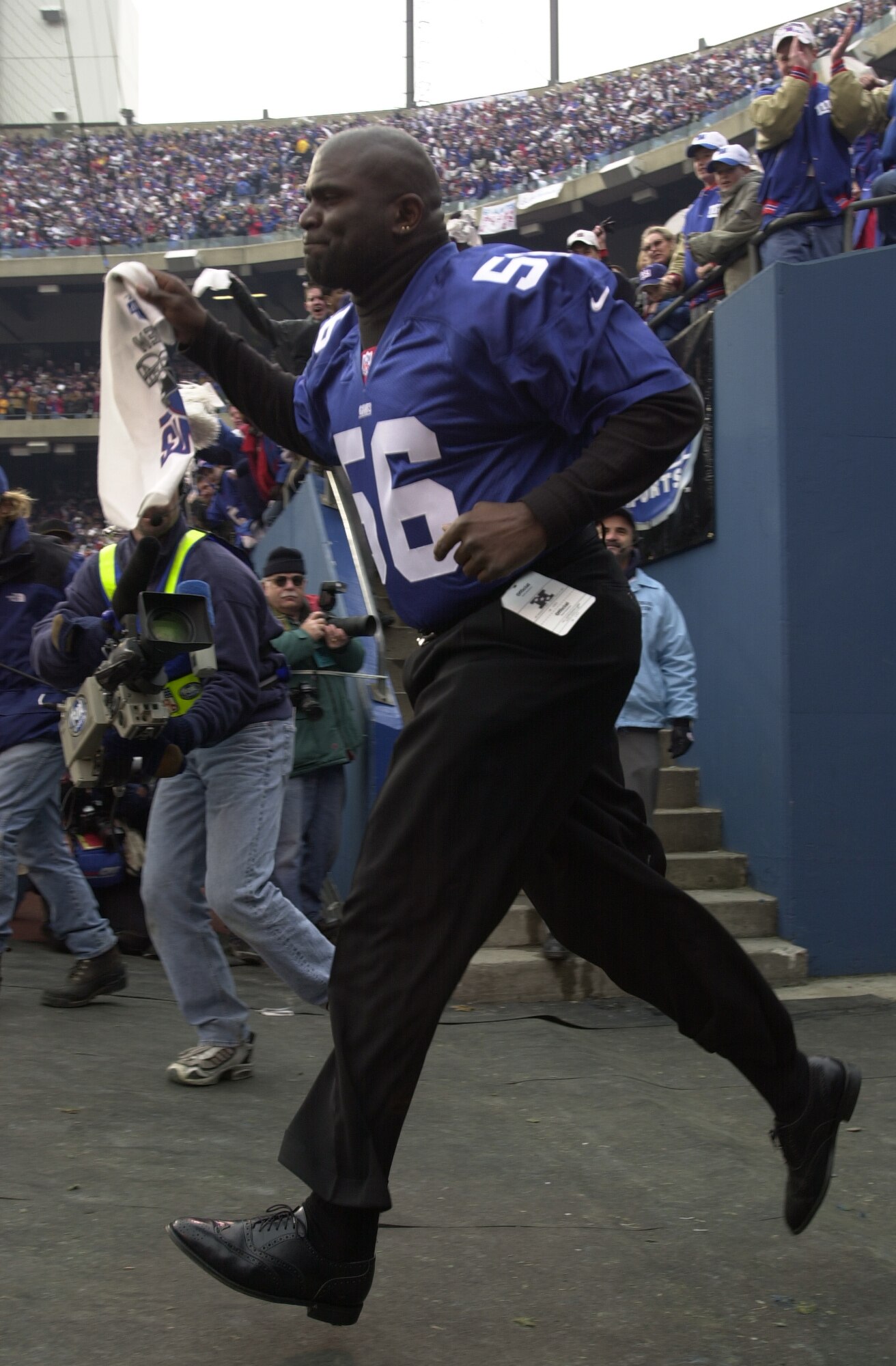 14 Jan 2001:  Lawrence Taylor, former player, of the New York Giants runs out onto the field during the NFC Championship against the Minnesota Vikings at Giants Stadium in East Rutherford, New Jersey.  The Giants beat the Vikings 41-0 to go on to the Supe
