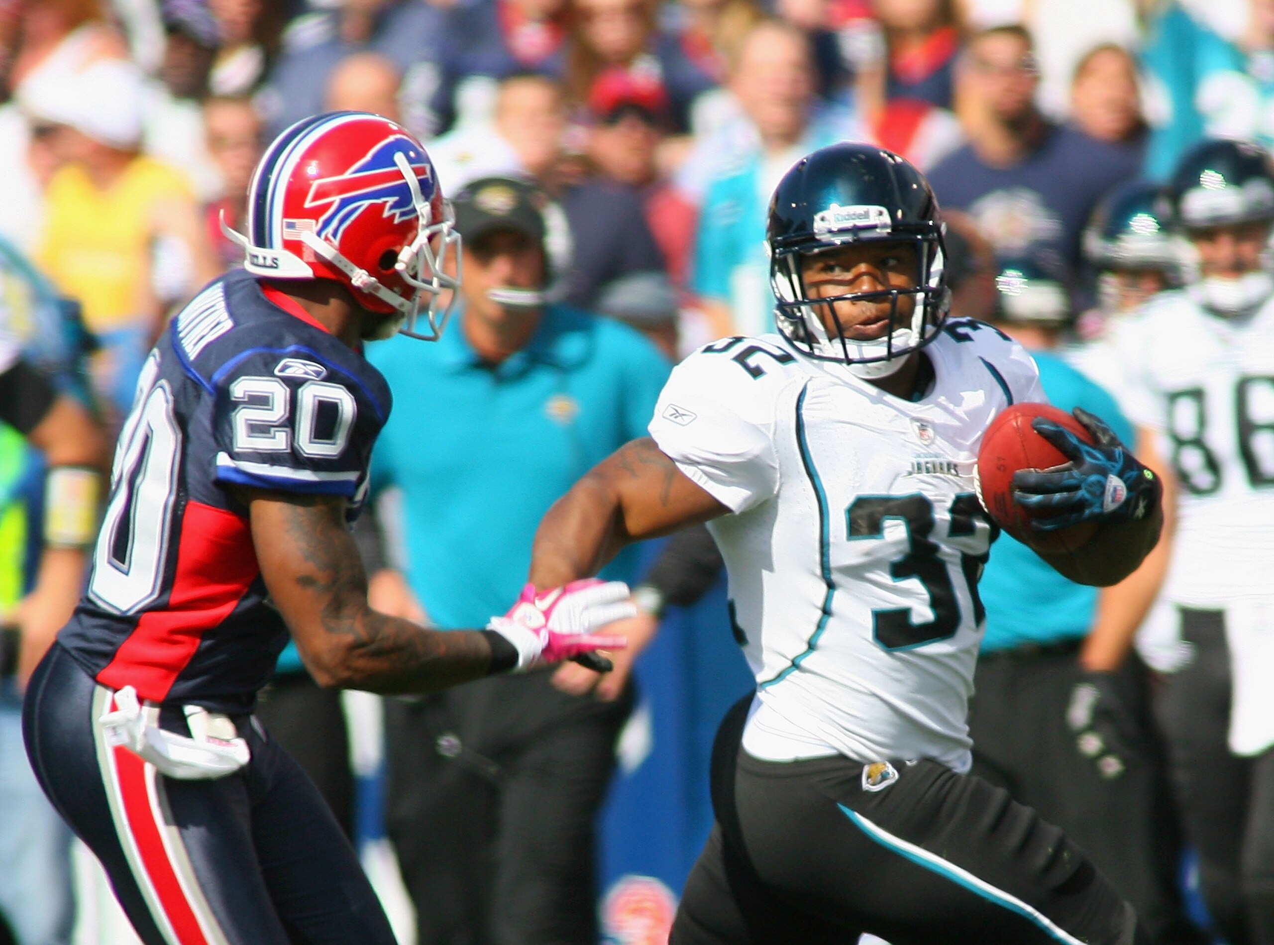 ORCHARD PARK, NY - OCTOBER 10:  Maurice Jones -Drew #32  of the Jacksonville Jaguars runs past Donte Whitner #20 of the Buffalo Bills at Ralph Wilson Stadium on October 10, 2010 in Orchard Park, New York.  (Photo by Rick Stewart/Getty Images)