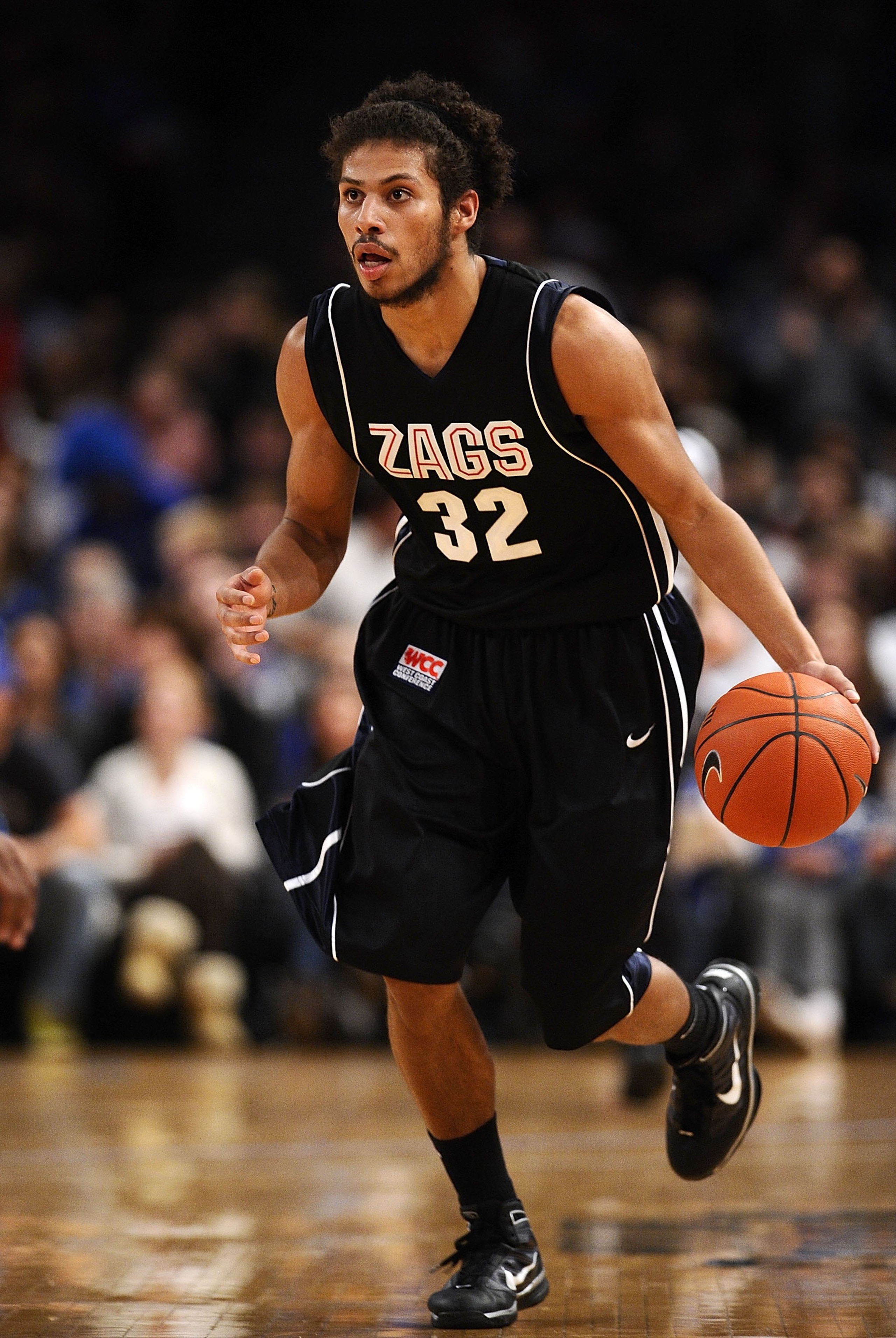 NEW YORK - DECEMBER 19:  Steven Gray #32 of the Gonzaga Bulldogs drives upcourt against the Duke Blue Devils in the first half of the Aeropostale Classic at Madison Square Garden on December 19, 2009 in New York City.  (Photo by Jeff Zelevansky/Getty Imag