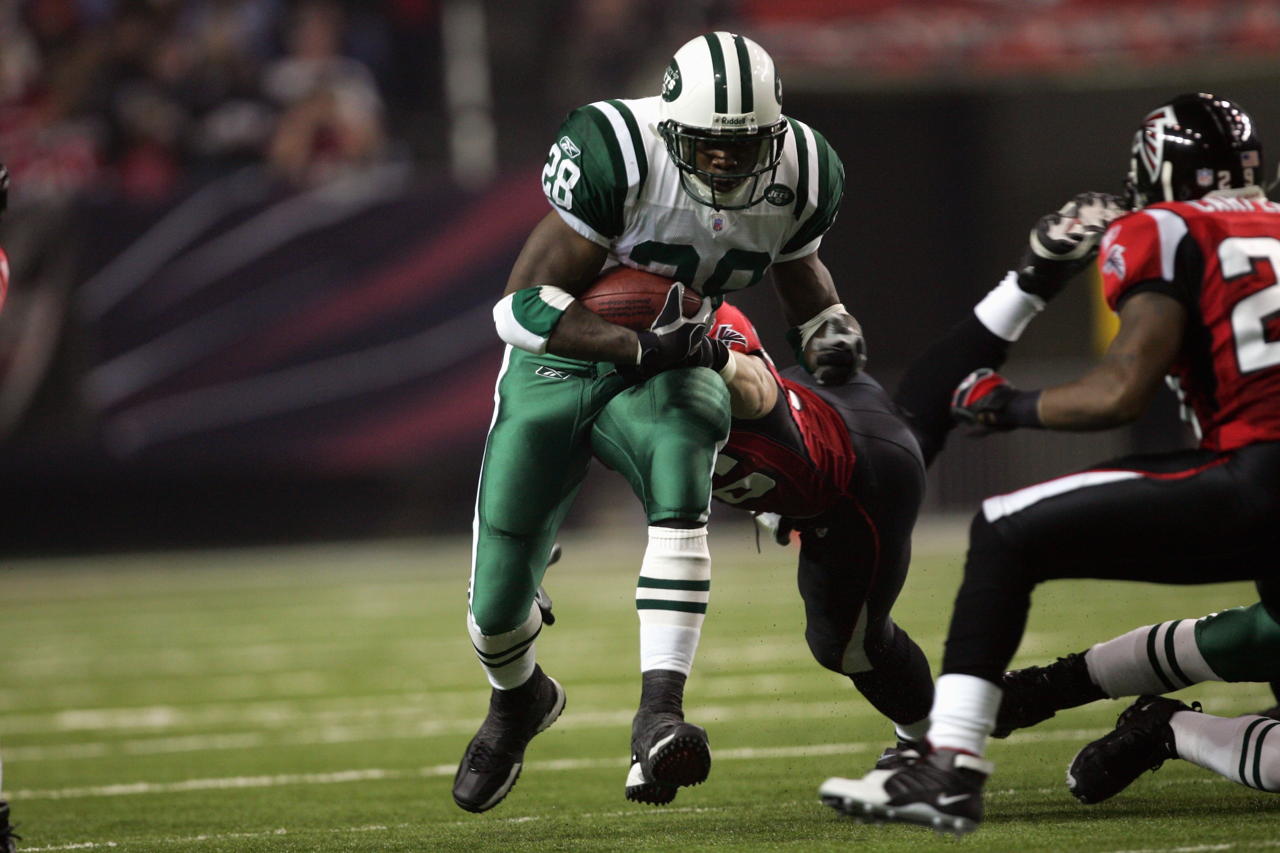 ATLANTA - OCTOBER 24:  Running back Curtis Martin #28 of the New York Jets rushes for yards during a game against the Atlanta Falcons at the Georgia Dome on October 24, 2005 in Atlanta, Georgia.  The Falcons won 27-14.  (Photo by Streeter Lecka/Getty Imag