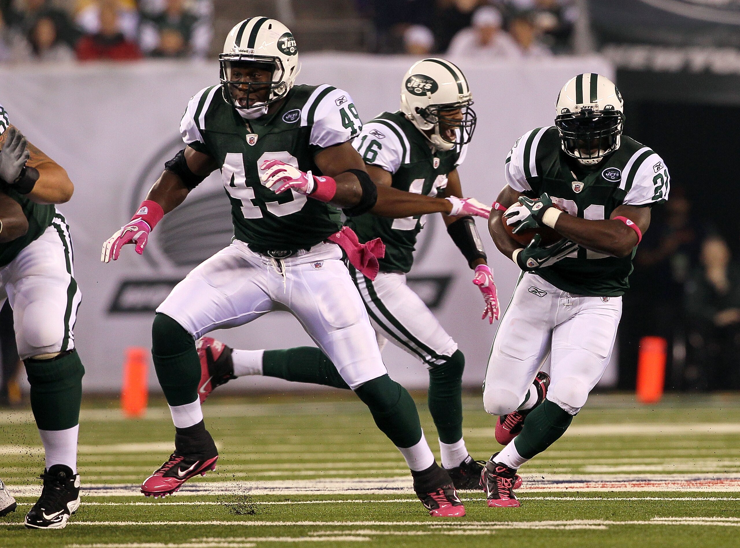EAST RUTHERFORD, NJ - OCTOBER 11:  Tony Richardson #49 of the New York Jets lead blocks for LaDainian Tomlinson #21 against the Minnesota Vikings at New Meadowlands Stadium on October 11, 2010 in East Rutherford, New Jersey. The Jets won 29-20.  (Photo by