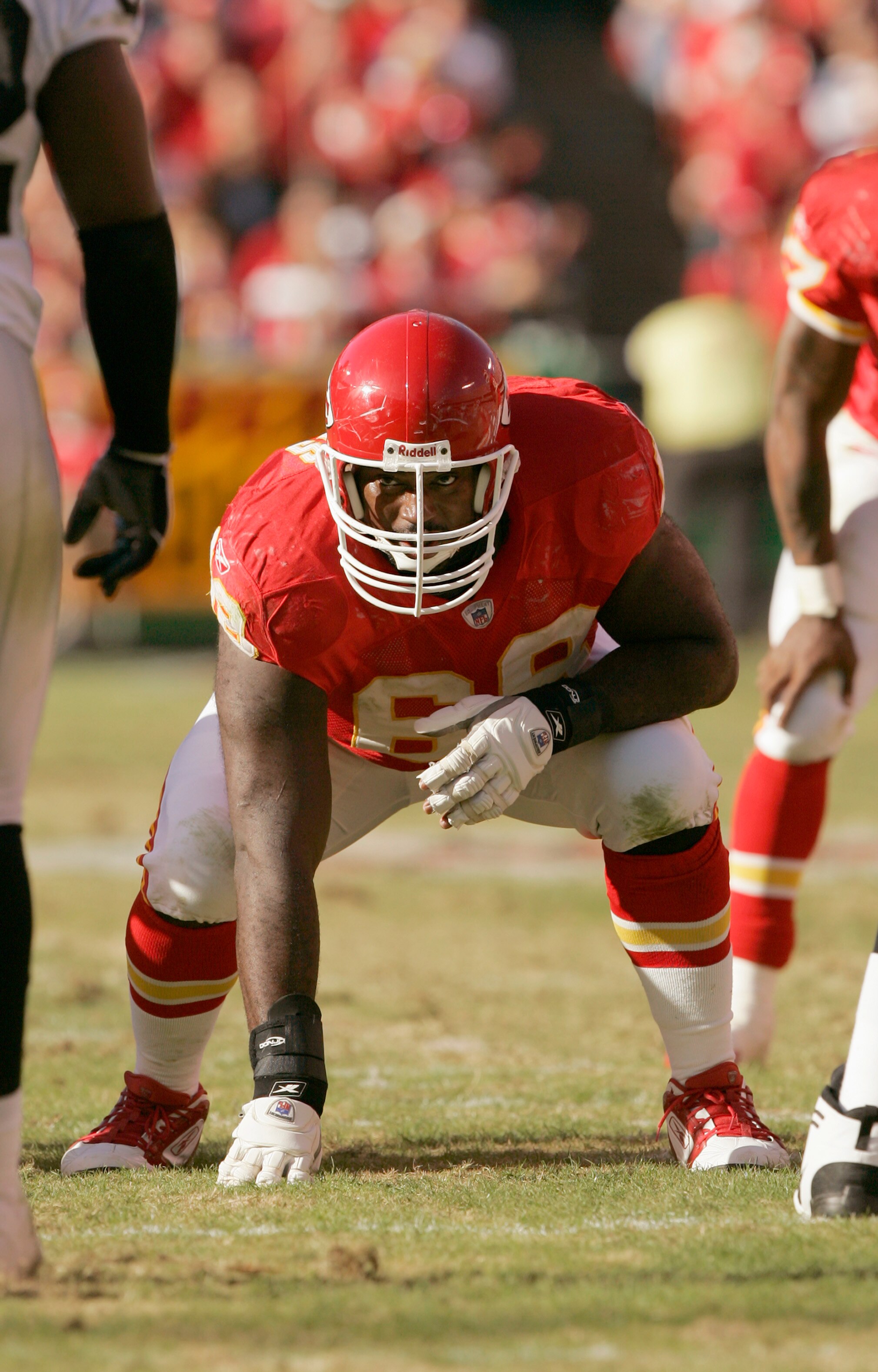 KANSAS CITY, MO - NOVEMBER 6: Will Shields #68 of the Kansas City Chiefs gets ready for the snap during the game agianst the Oakland Raiders on November 6, 2005 at Arrowhead Stadium in Kansas City, Missouri.  The Chiefs won 27-23. (Photo by Brian Bahr/Get