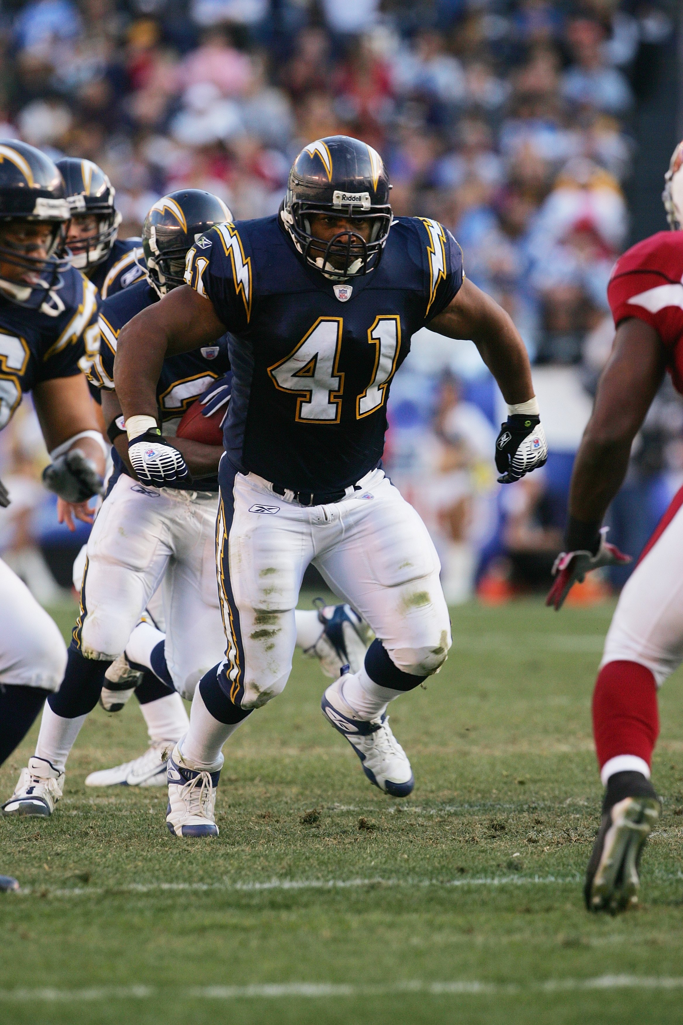 SAN DIEGO - DECEMBER 31:  Fullback Lorenzo Neal #41 of the San Diego Chargers blocks against the Arizona Cardinals at Qualcomm Stadium on December 31, 2006 in San Diego, California. The Chargers won 27-20. (Photo by Stephen Dunn/Getty Images)