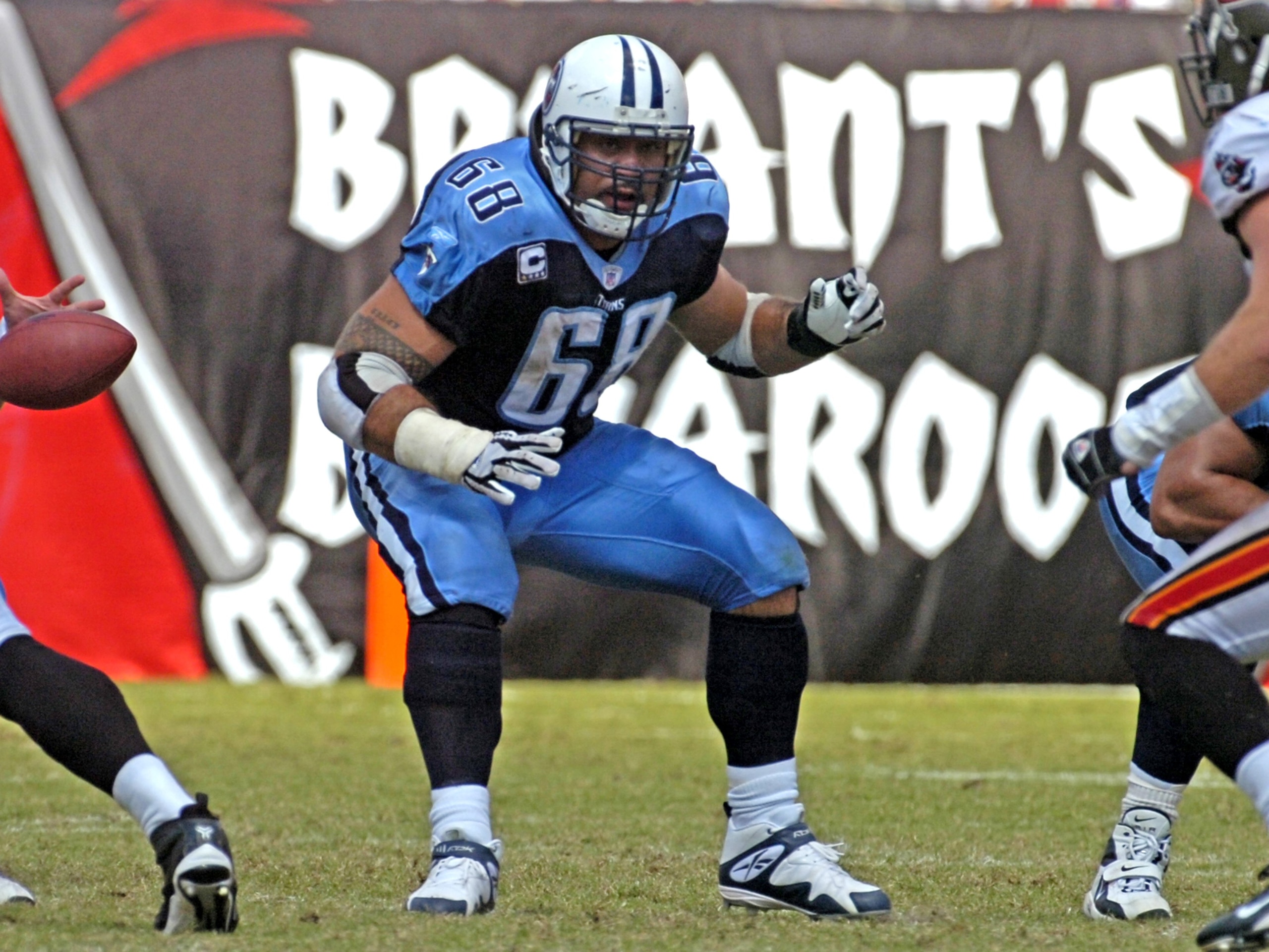 TAMPA, FL - OCTOBER 14: Center Kevin Mawae #68 of the Tennessee Titans sets to block against the Tampa Bay Buccaneers at Raymond James Stadium on October 14, 2007 in Tampa, Florida.  The Bucs won 13-10. (Photo by Al Messerschmidt/Getty Images)