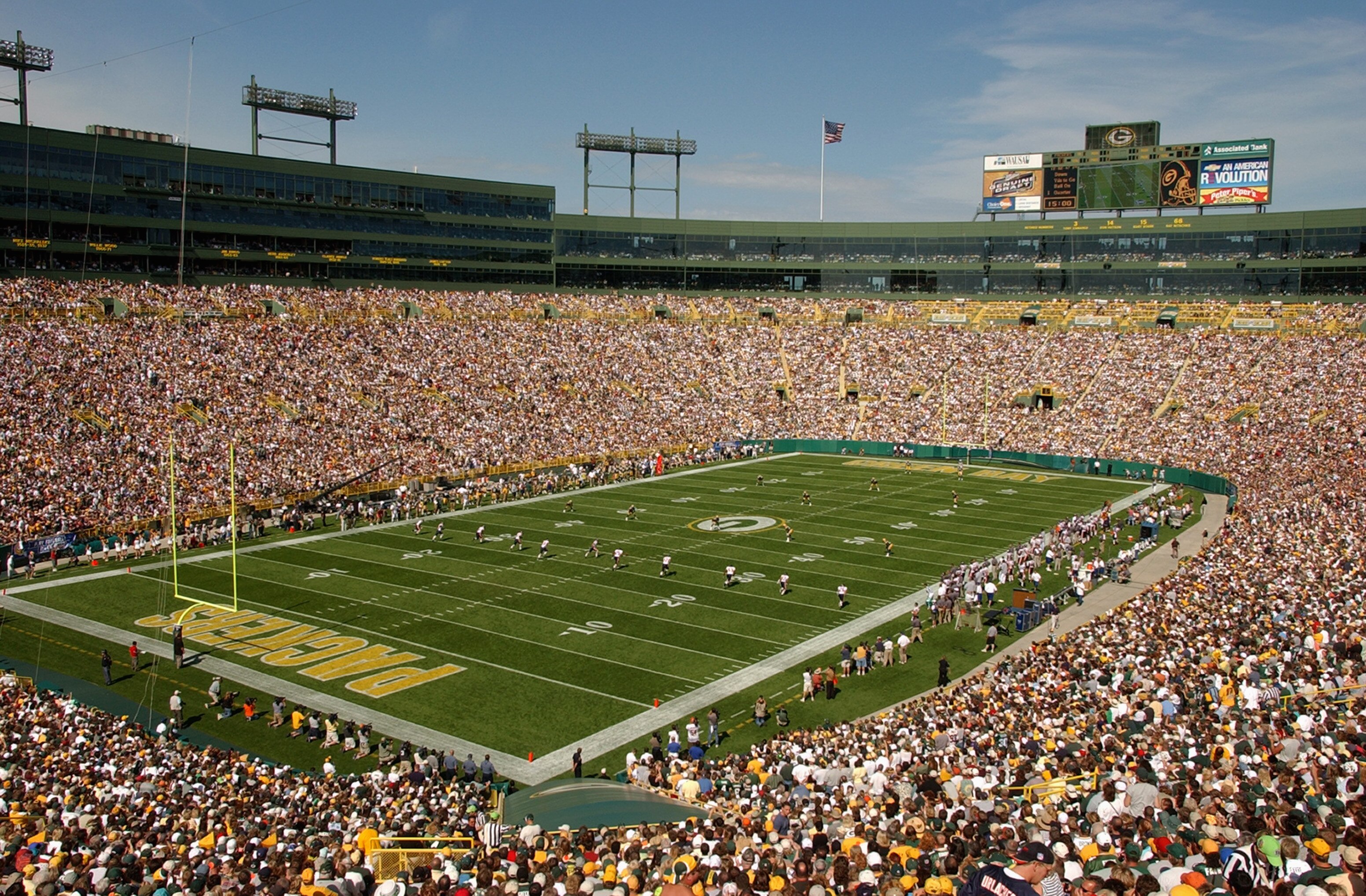 GREEN BAY, WI - SEPTEMBER 19:  A general view of Lambeau Field during the game between the Green Bay Packers and the Chicago Bears on September 19, 2004 in Green Bay, Wisconsin. The Bears defeated the Packers 21-10. (Photo by Jonathan Daniel/Getty Images)
