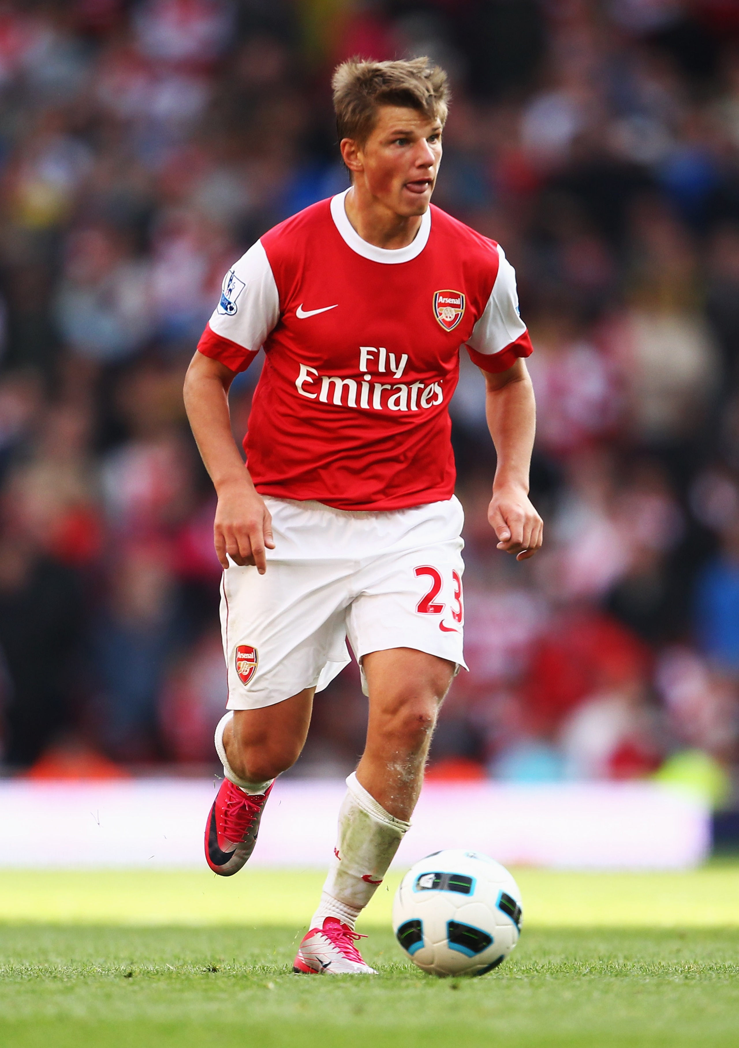 LONDON, ENGLAND - SEPTEMBER 25:  Andrey Arshavin  of Arsenal in action during the Barclays Premier League match between Arsenal and West Bromwich Albion at the Emirates Stadium on September 25, 2010 in London, England.  (Photo by Julian Finney/Getty Image