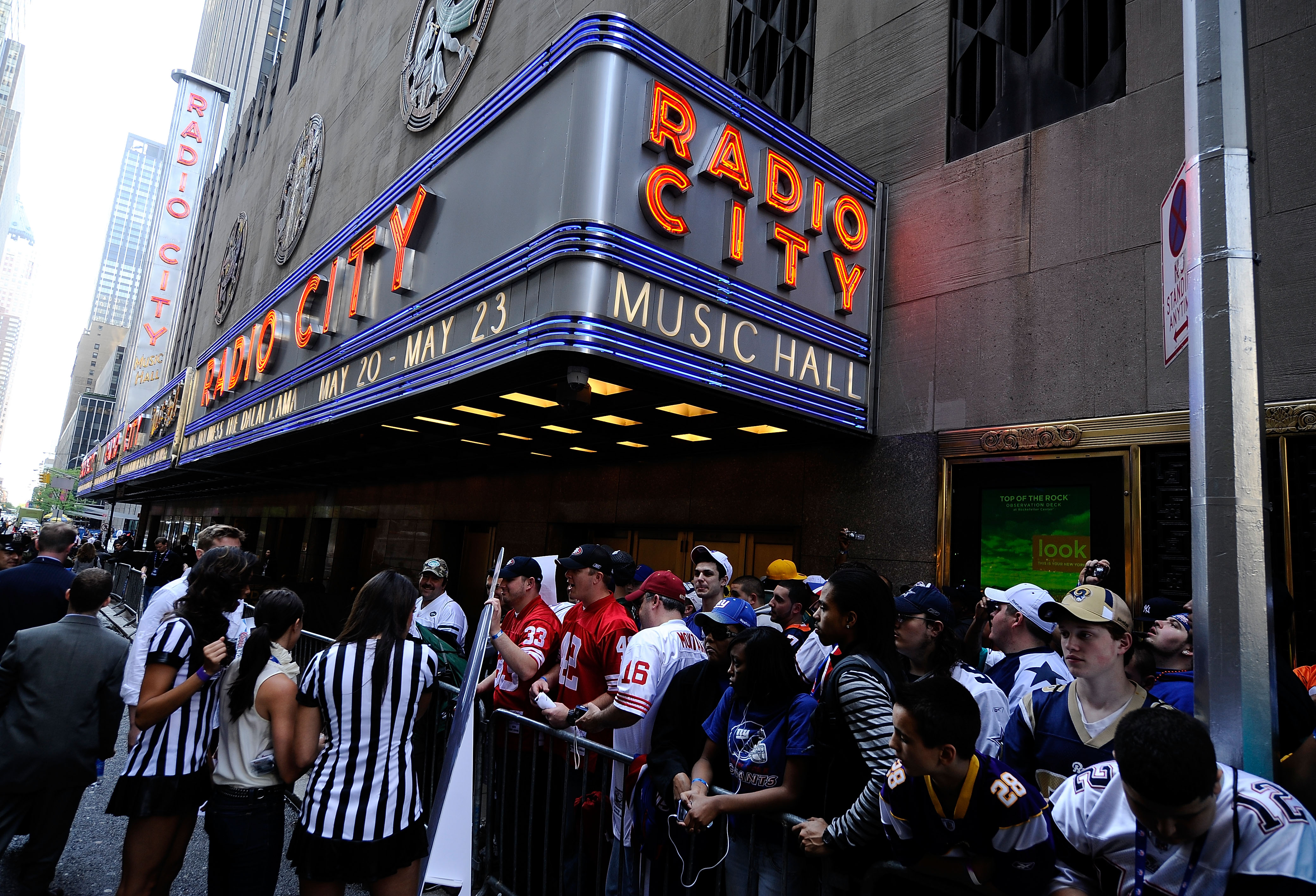 NEW YORK - APRIL 22:  Fans line up outside Radio City Music Hall prior to the 2010 NFL Draft at Radio City Music Hall on April 22, 2010 in New York City.  (Photo by Jeff Zelevansky/Getty Images)