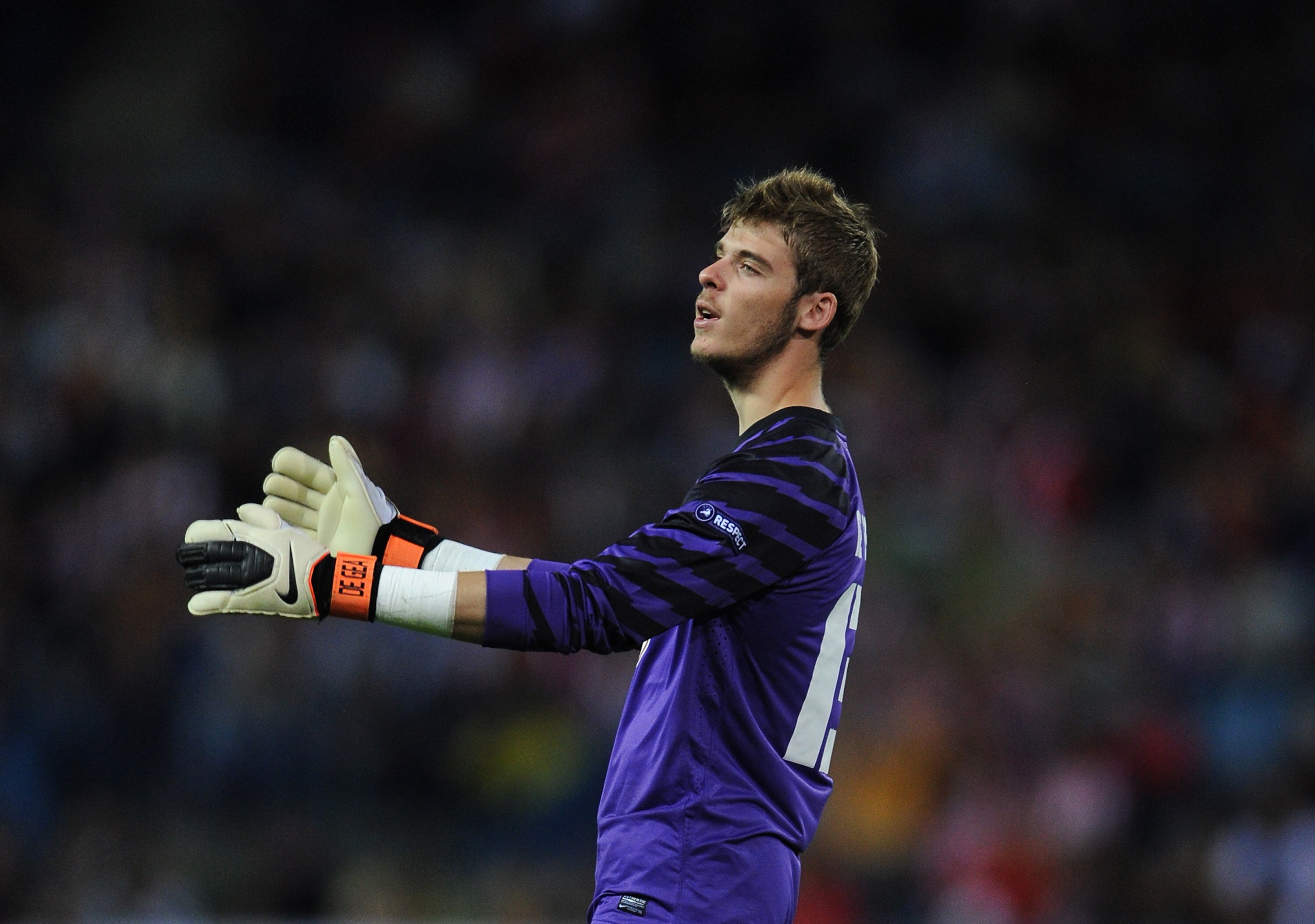 MADRID, SPAIN - SEPTEMBER 30:  Goalkeeper David de Gea of Atletico Madrid reacts during the UEFA Europa League group B match between Atletico Madrid and Bayer 04 Leverkusen at the Vicente Calderon Stadium on September 30, 2010 in Madrid, Spain. The match