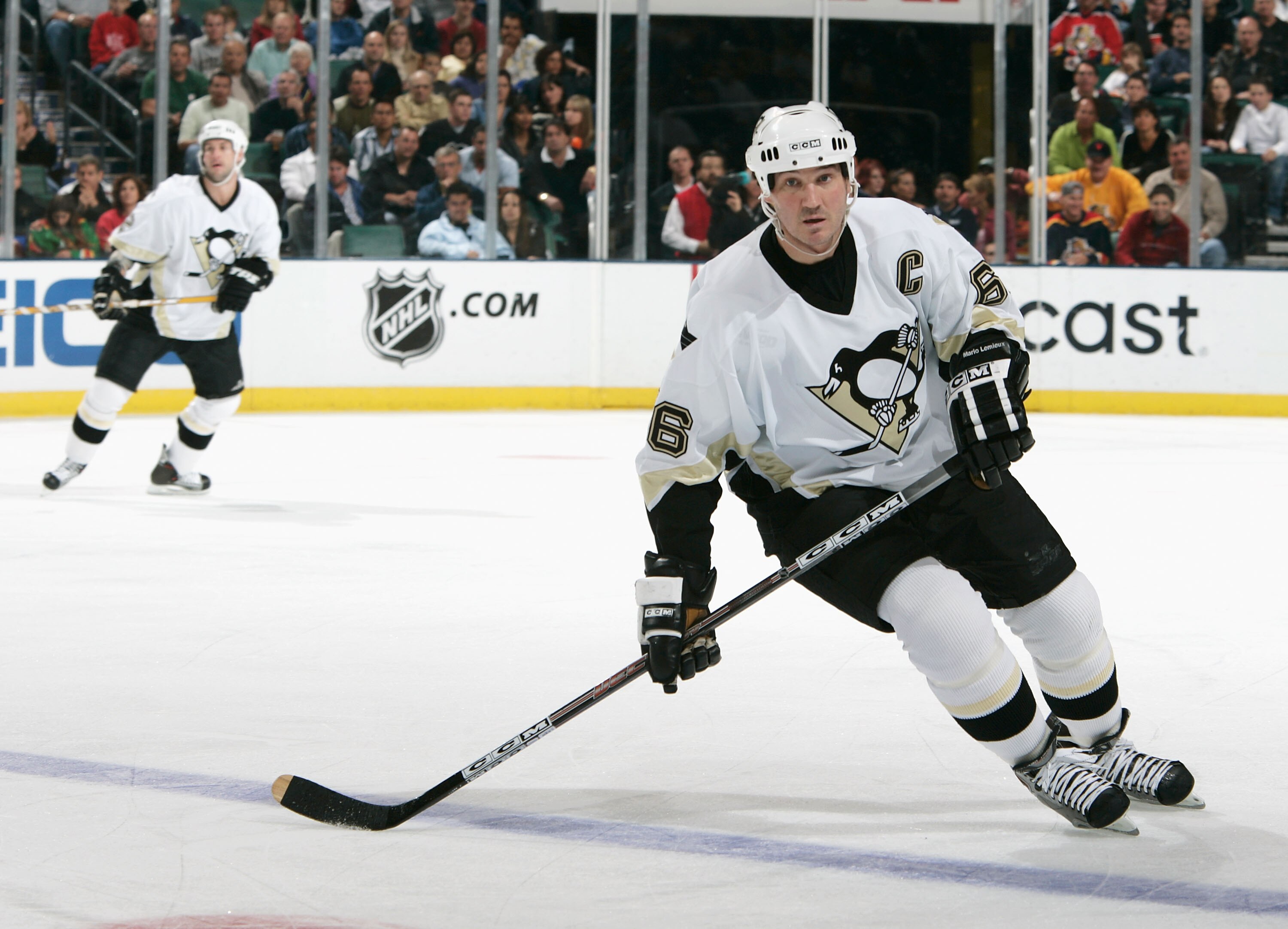 SUNRISE, FL - NOVEMBER 25:  Mario Lemieux #66 of the Pittsburgh Penguins skates against the Florida Panthers during the NHL game at the Bank Atlantic Center on November 25, 2005 in Sunrise, Florida.  The Panthers defeated the Penguins 6-3.  (Photo by Elio