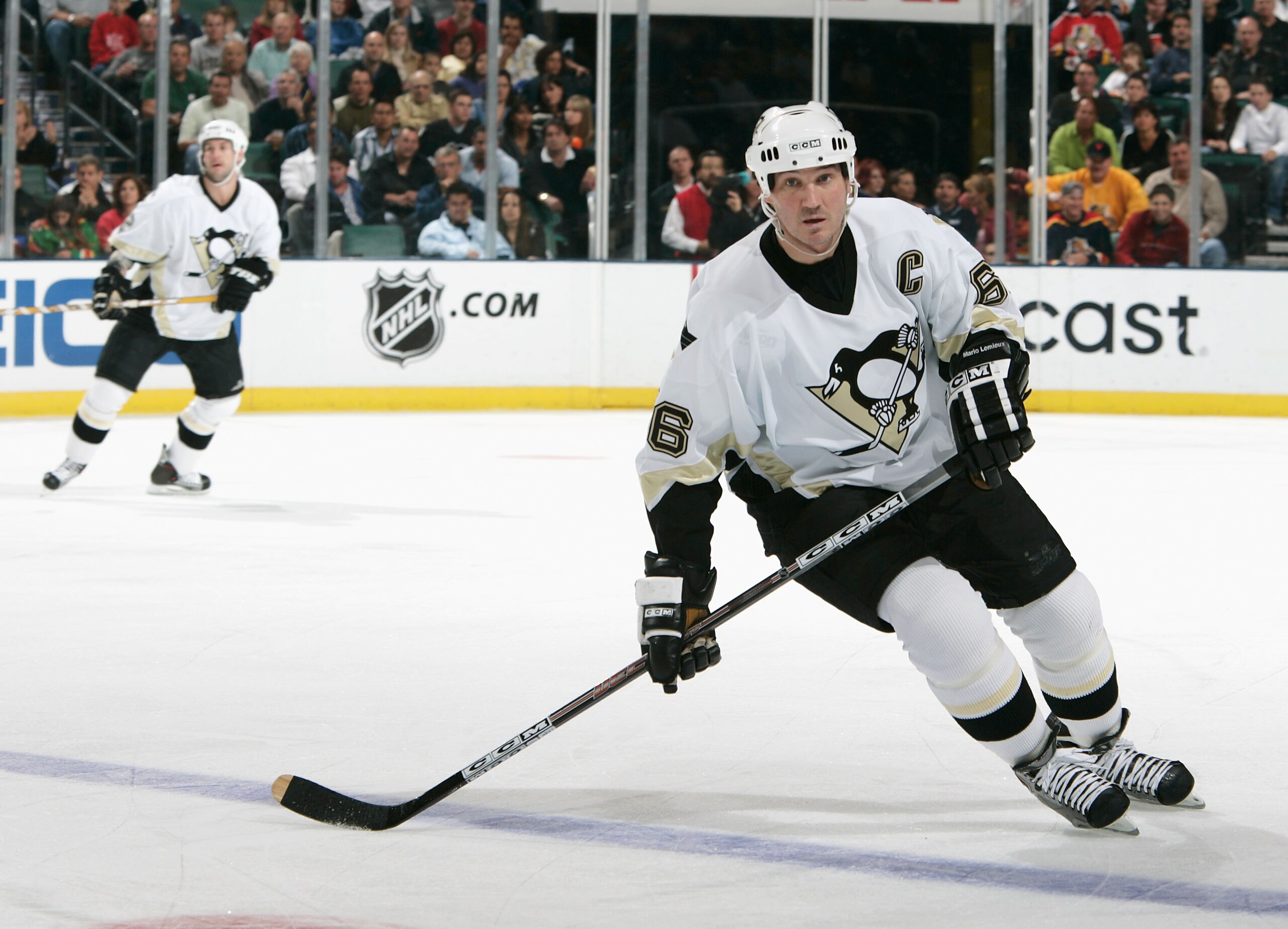 SUNRISE, FL - NOVEMBER 25:  Mario Lemieux #66 of the Pittsburgh Penguins skates against the Florida Panthers during the NHL game at the Bank Atlantic Center on November 25, 2005 in Sunrise, Florida.  The Panthers defeated the Penguins 6-3.  (Photo by Elio
