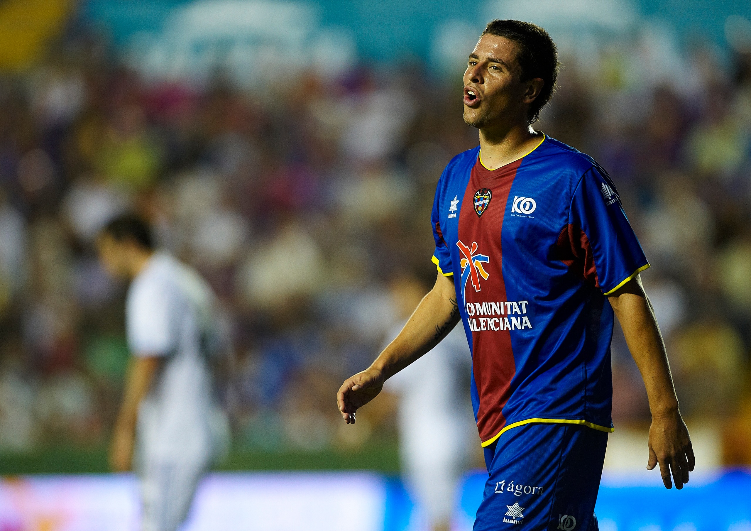 VALENCIA, SPAIN - SEPTEMBER 25:  Del Horno of Levante reacts during the La Liga match between Levante UD and Real Madrid at Ciutat de Valencia on September 25, 2010 in Valencia, Spain. The match ended in a 0-0 draw.  (Photo by Manuel Queimadelos Alonso/Ge