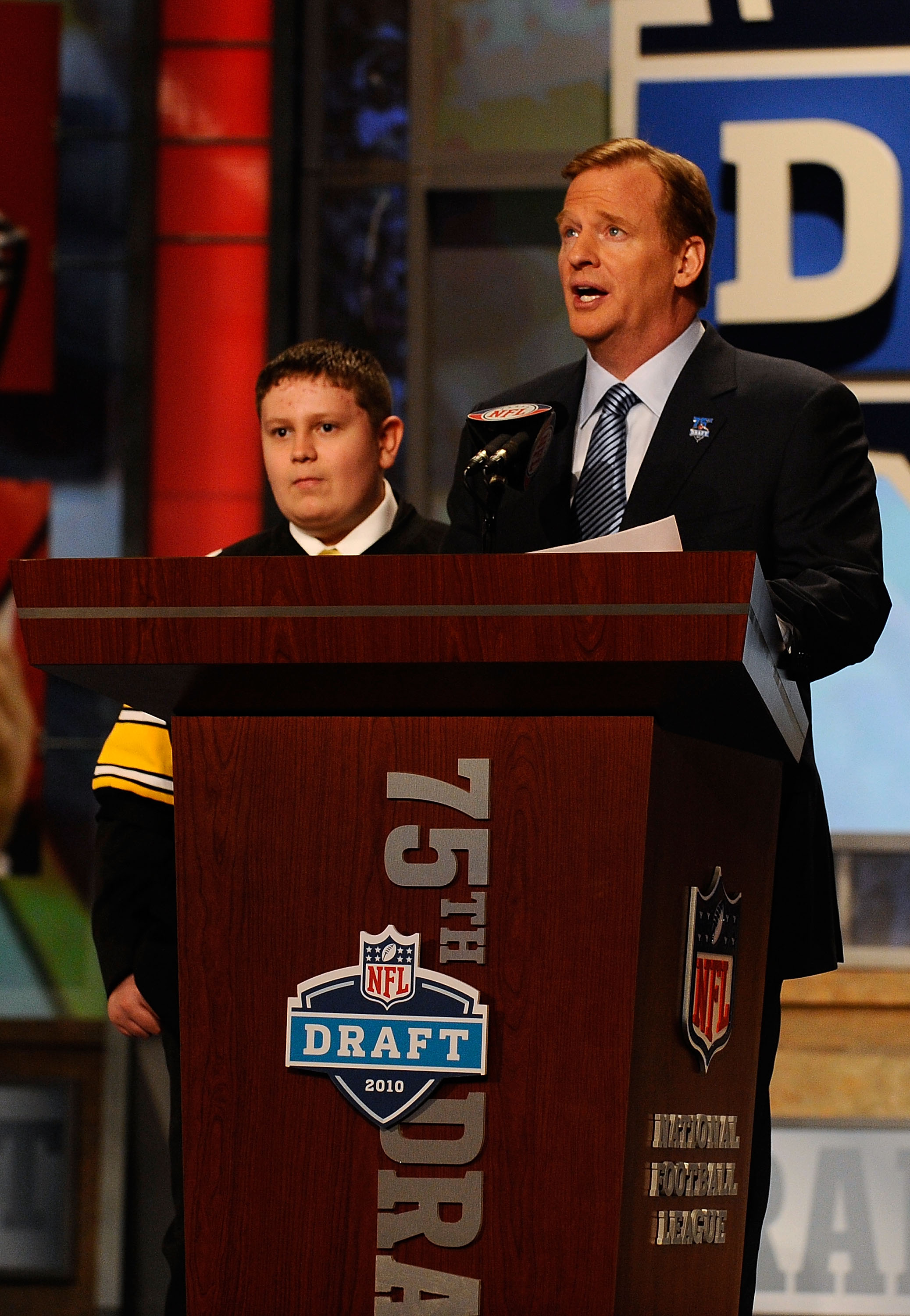 NEW YORK - APRIL 22:  NFL Commissioner Roger Goodell introduces 16-year old Zachary Hatfield (L) from Florence, KY, Hatfield then made the announcement that Maurkice Pouncey from the Florida Gators was selected by the Pittsburgh Steelers number 18 overall