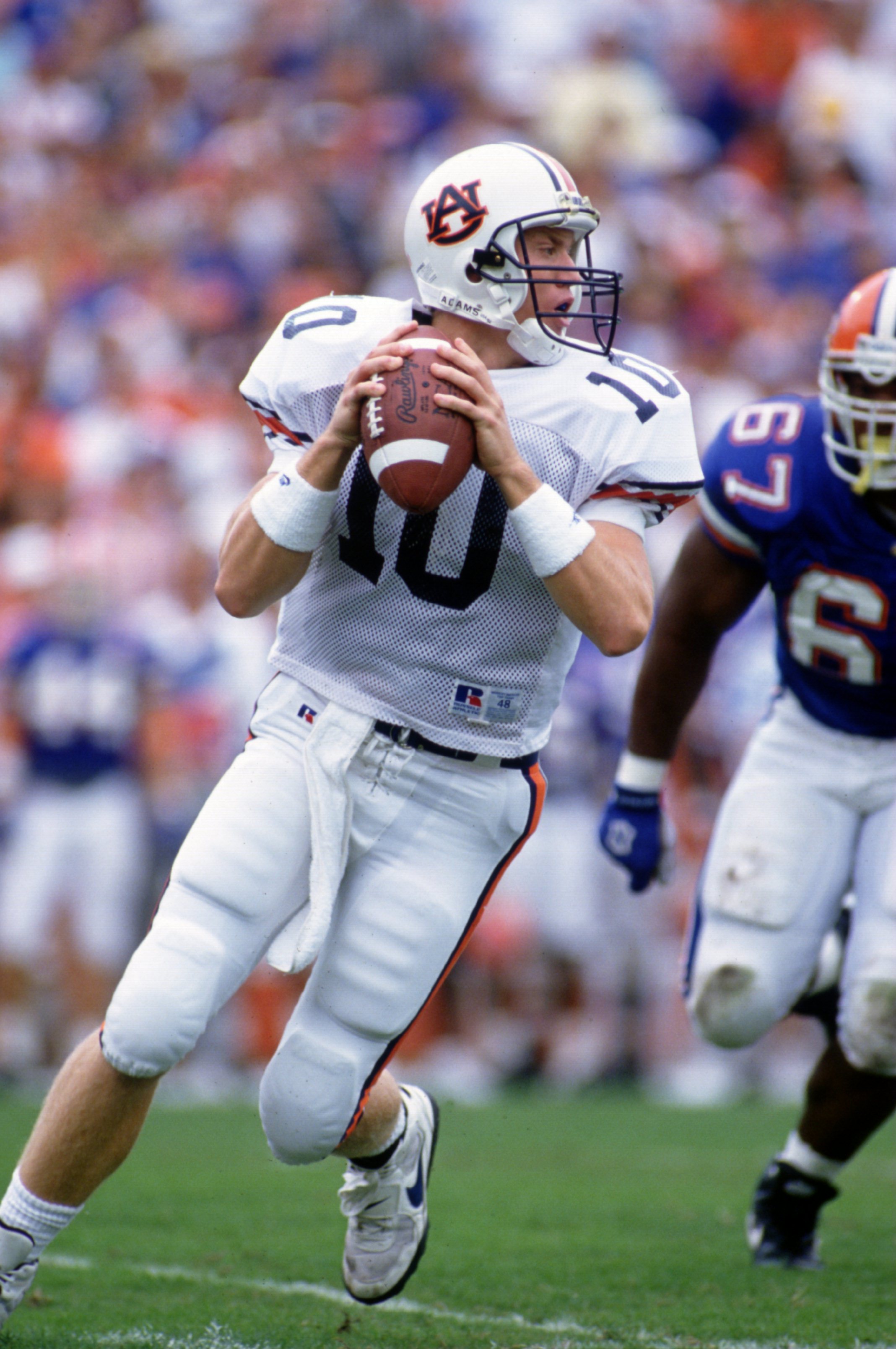 15 OCT 1994:  AUBURN UNIVERSITY QUARTERBACK PATRICK NIX DROPS BACK TO PASS DURING THE TIGERS 36-33 WIN OVER THE UNIVERSITY OF FLORIDA AT FLORIDA FIELD IN GAINESVILLE, FLORIDA.  Mandatory Credit: Scott Halleran/ALLSPORT
