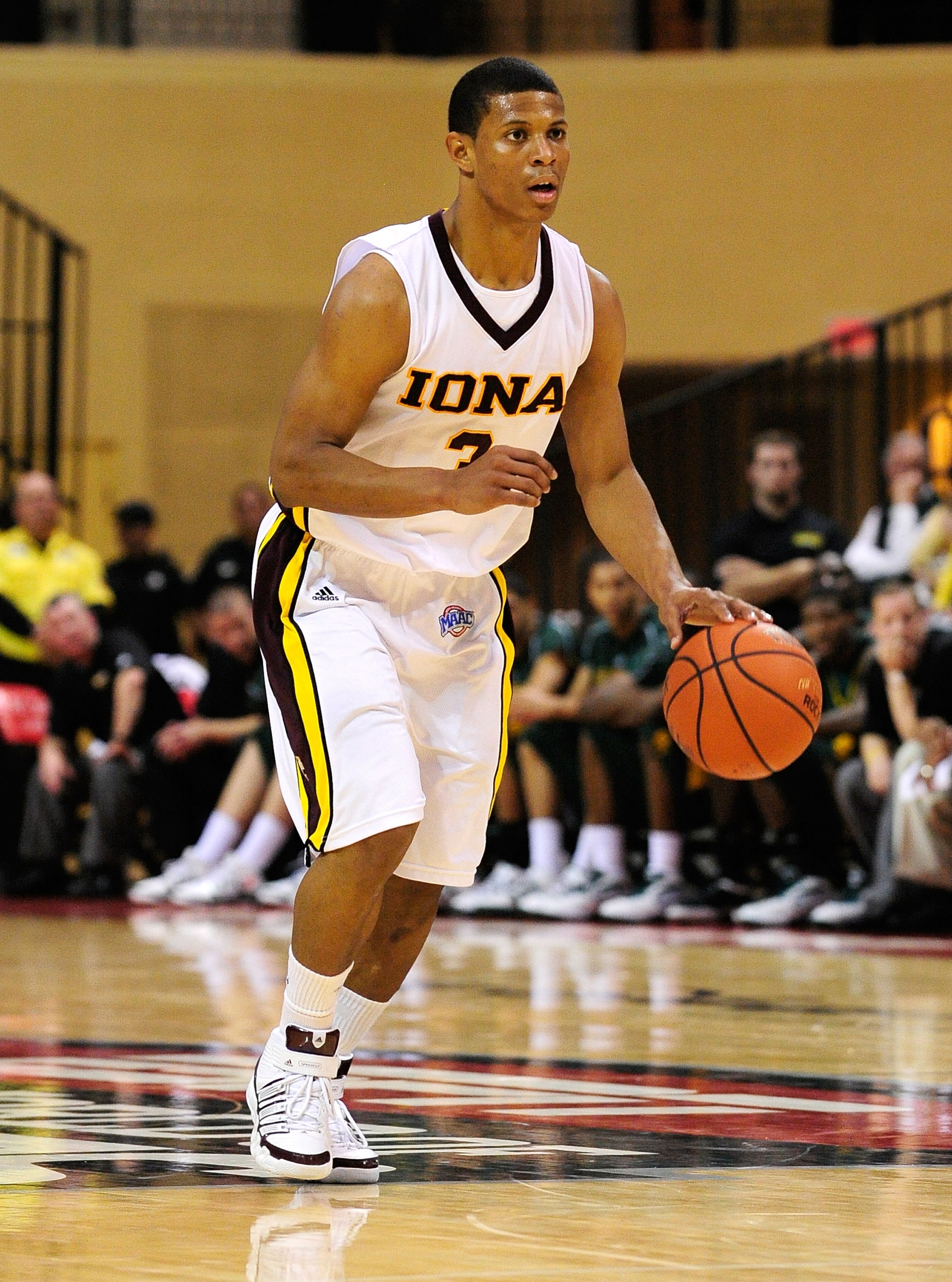 ORLANDO, FL - NOVEMBER 27: Scott Machado #3 of the Iona Gaels looks to pass against the Baylor Bears during the Old Spice Classic at Disney's Milk House on November 27, 2009 in Orlando, Florida. (Photo by Sam Greenwood/Getty Images) ORLANDO, FL - NOVEMBER 27: Scott Machado #3 of the Iona Gaels looks to pass against the Baylor Bears during the Old Spice Classic at Disney's Milk House on November 27, 2009 in Orlando, Florida. (Photo by Sam Greenwood/Getty Images)