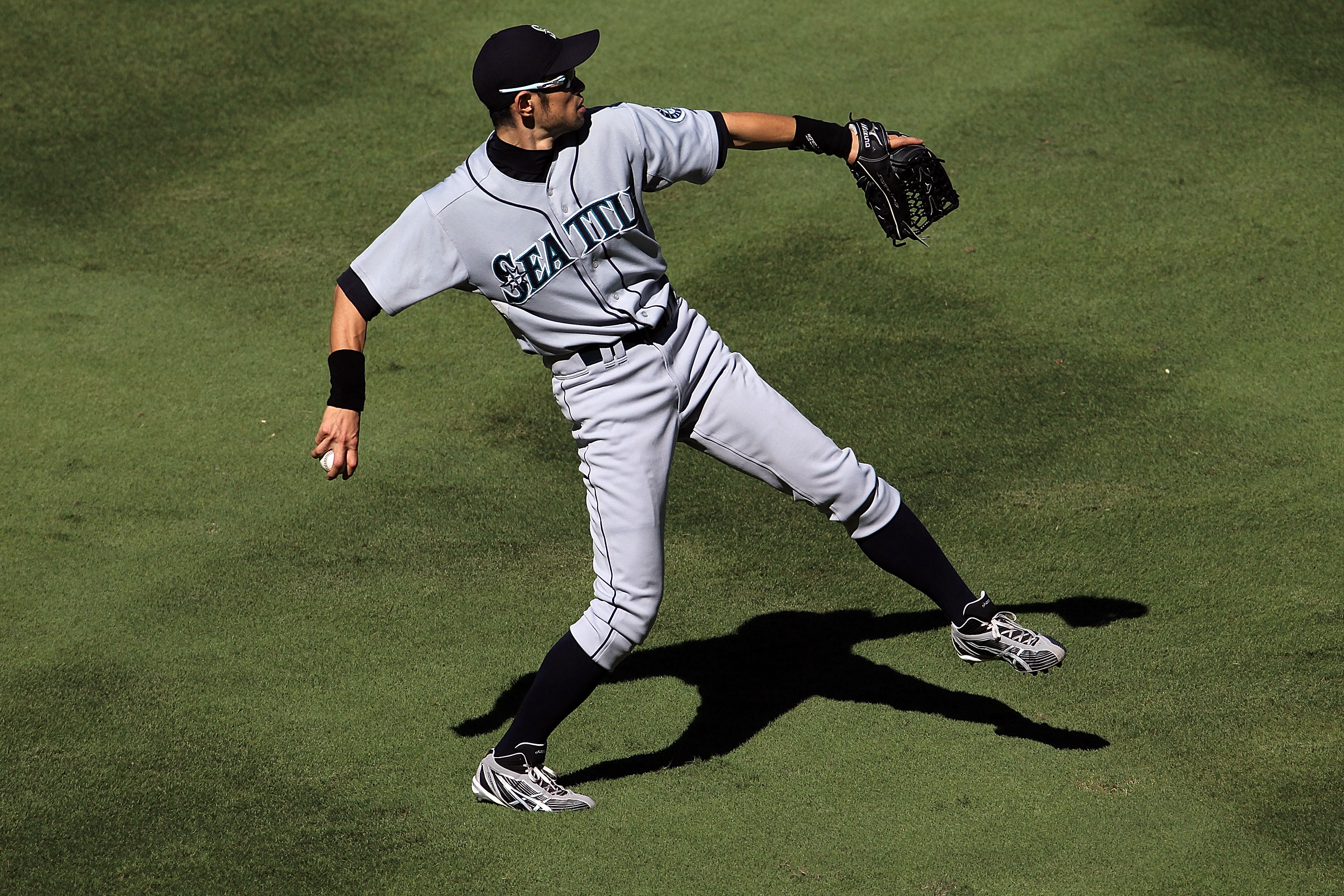 ARLINGTON, TX - SEPTEMBER 29:  Ichiro Suzuki #51 of the Seattle Mariners at Rangers Ballpark in Arlington on September 29, 2010 in Arlington, Texas.  (Photo by Ronald Martinez/Getty Images)