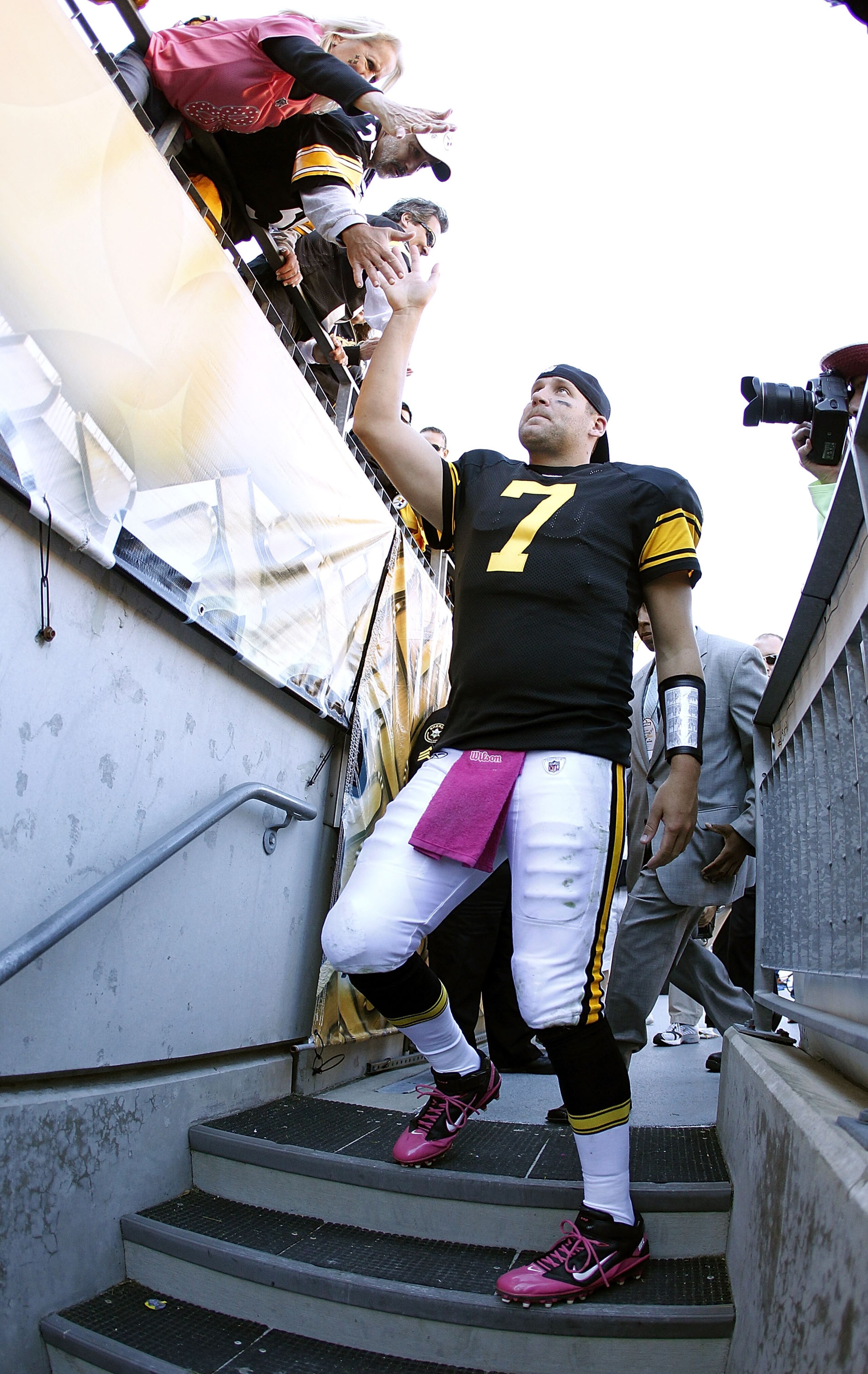 PITTSBURGH - OCTOBER 17:  Ben Roethlisberger #7 of the Pittsburgh Steelers high fives fans after beating the  Cleveland Browns 28-10 on October 17, 2010 at Heinz Field in Pittsburgh, Pennsylvania.  (Photo by Gregory Shamus/Getty Images)