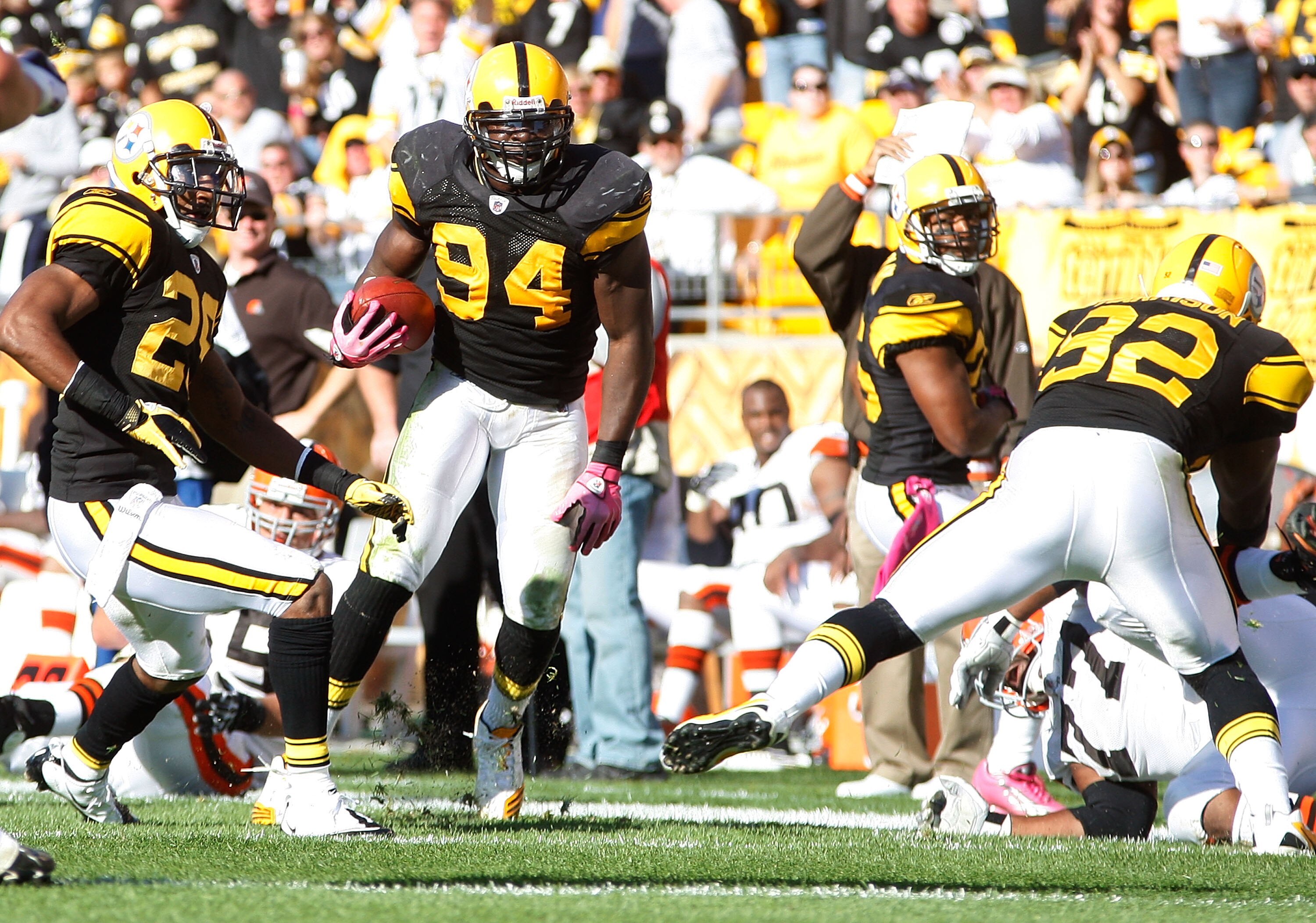 PITTSBURGH - OCTOBER 17:  Lawrence Timmons #94 of the Pittsburgh Steelers runs with the ball after catching an interception against the Cleveland Browns during the game on October 17, 2010 at Heinz Field in Pittsburgh, Pennsylvania.  (Photo by Jared Wicke