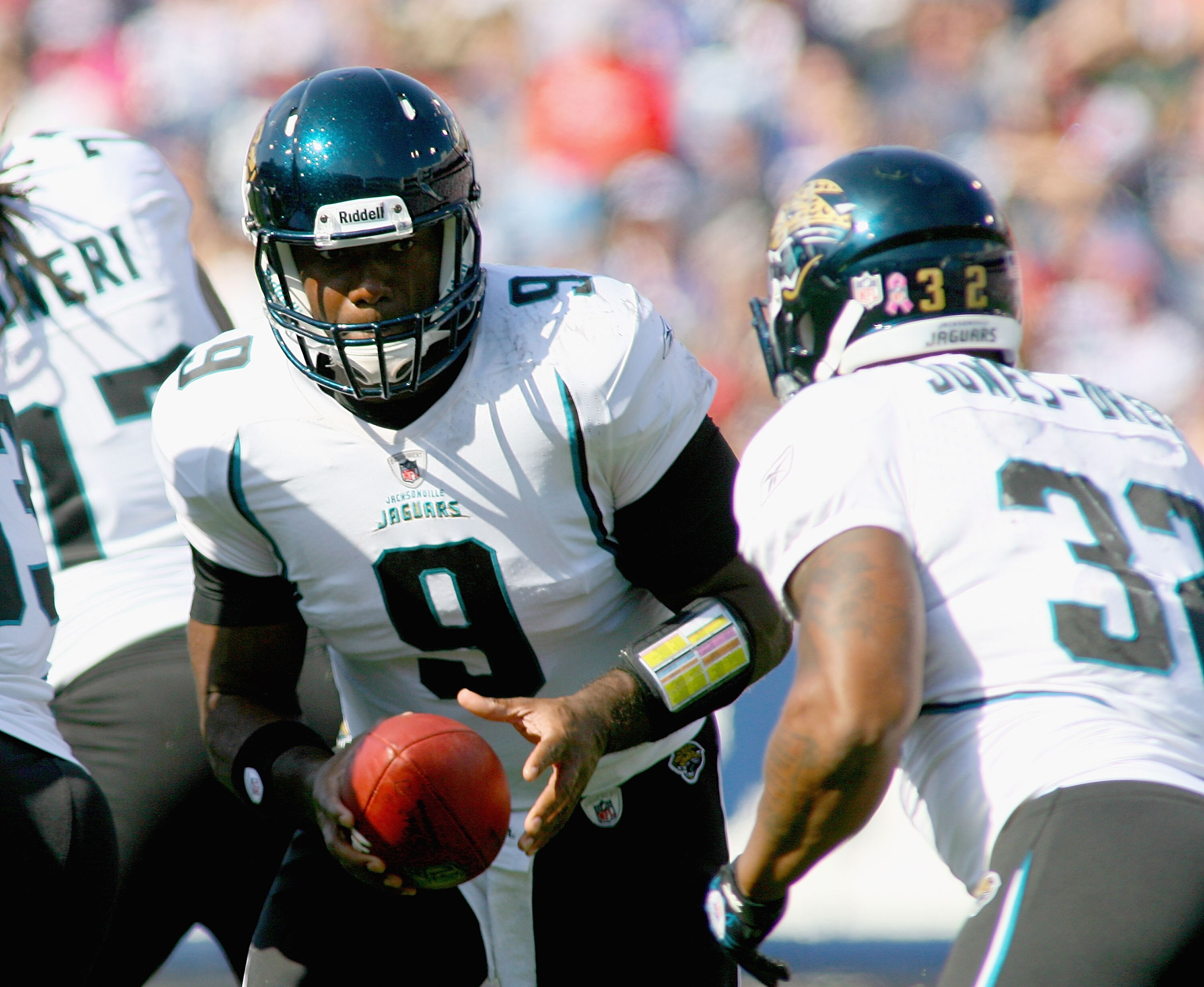 ORCHARD PARK, NY - OCTOBER 10: David Garrard #9 of the Jacksonville Jaguars hands off to Maurice Jones-Drew #32 against the Buffalo Bills at Ralph Wilson Stadium on October 10, 2010 in Orchard Park, New York. Jacksonville won 36-26. (Photo by Rick Stewart