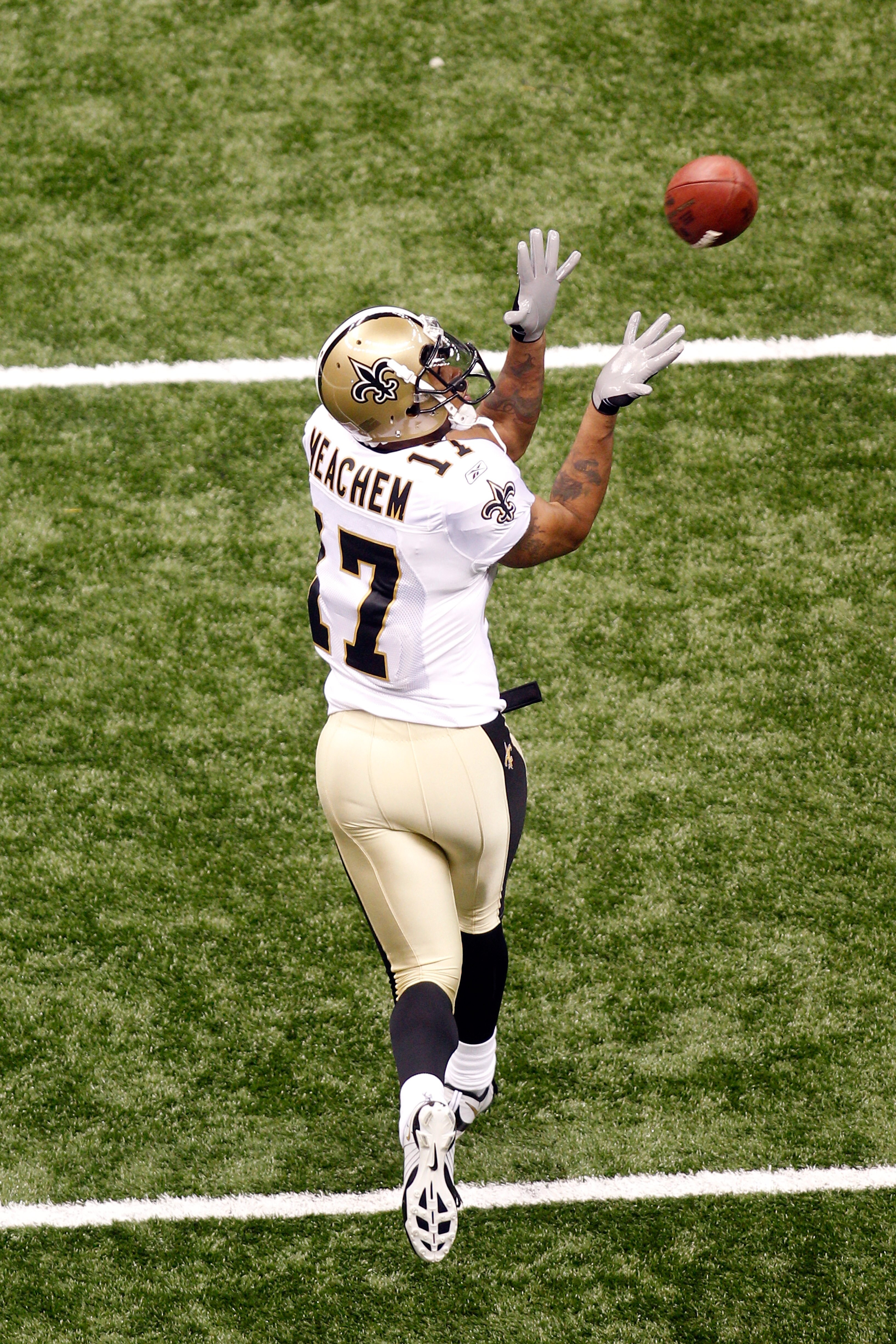 NEW ORLEANS - SEPTEMBER 09:  Robert Meachem #17 of the New Orleans Saints warms up during pregame against the Minnesota Vikings at the Louisiana Superdome on September 9, 2010 in New Orleans, Louisiana.  (Photo by Chris Graythen/Getty Images)
