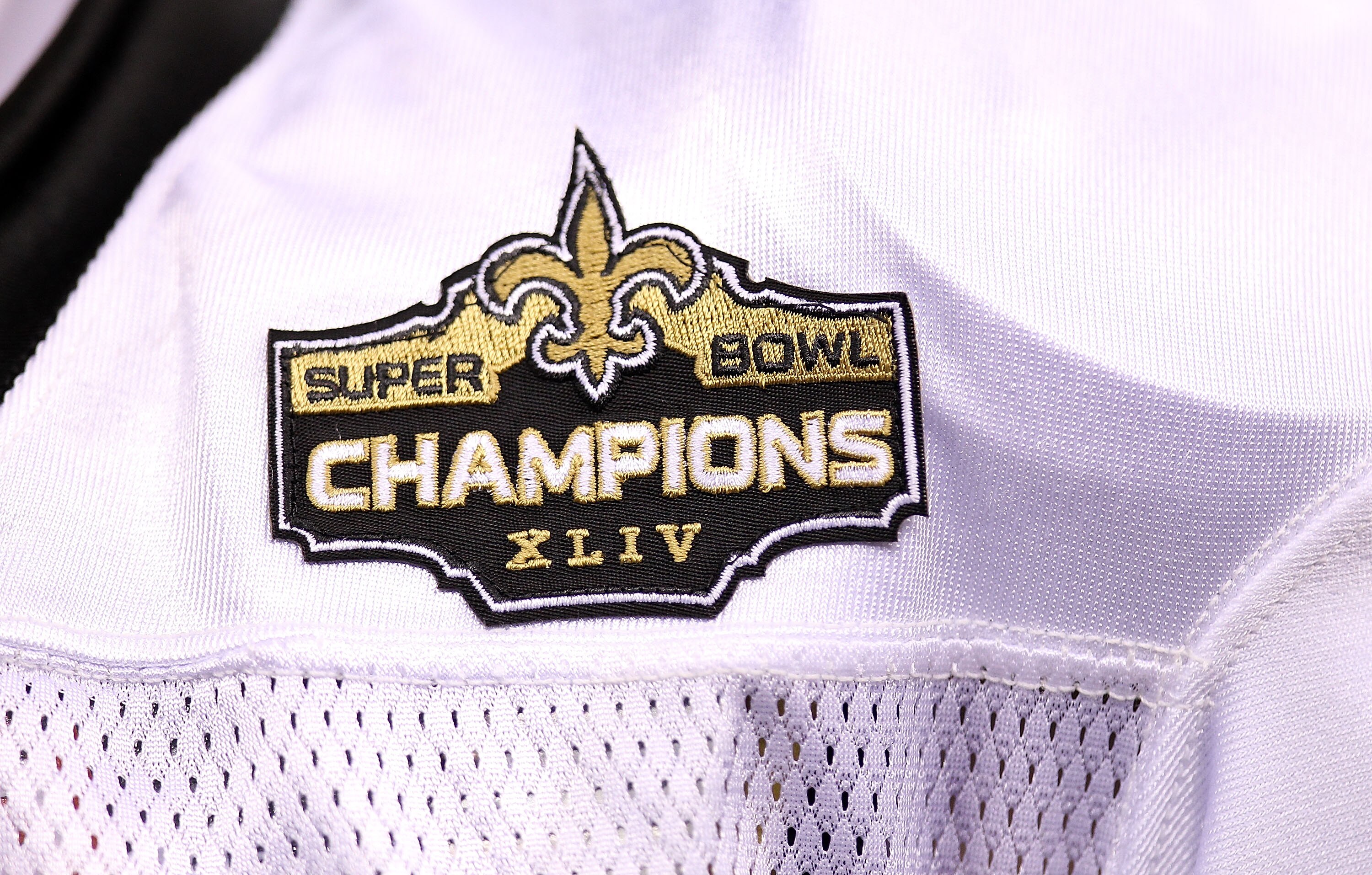 NEW ORLEANS - SEPTEMBER 09: A detail of the New Orleans Saints Super Bowl Champions patch is seen on the jersey of Drew Brees at Louisiana Superdome on September 9, 2010 in New Orleans, Louisiana.  (Photo by Ronald Martinez/Getty Images)
