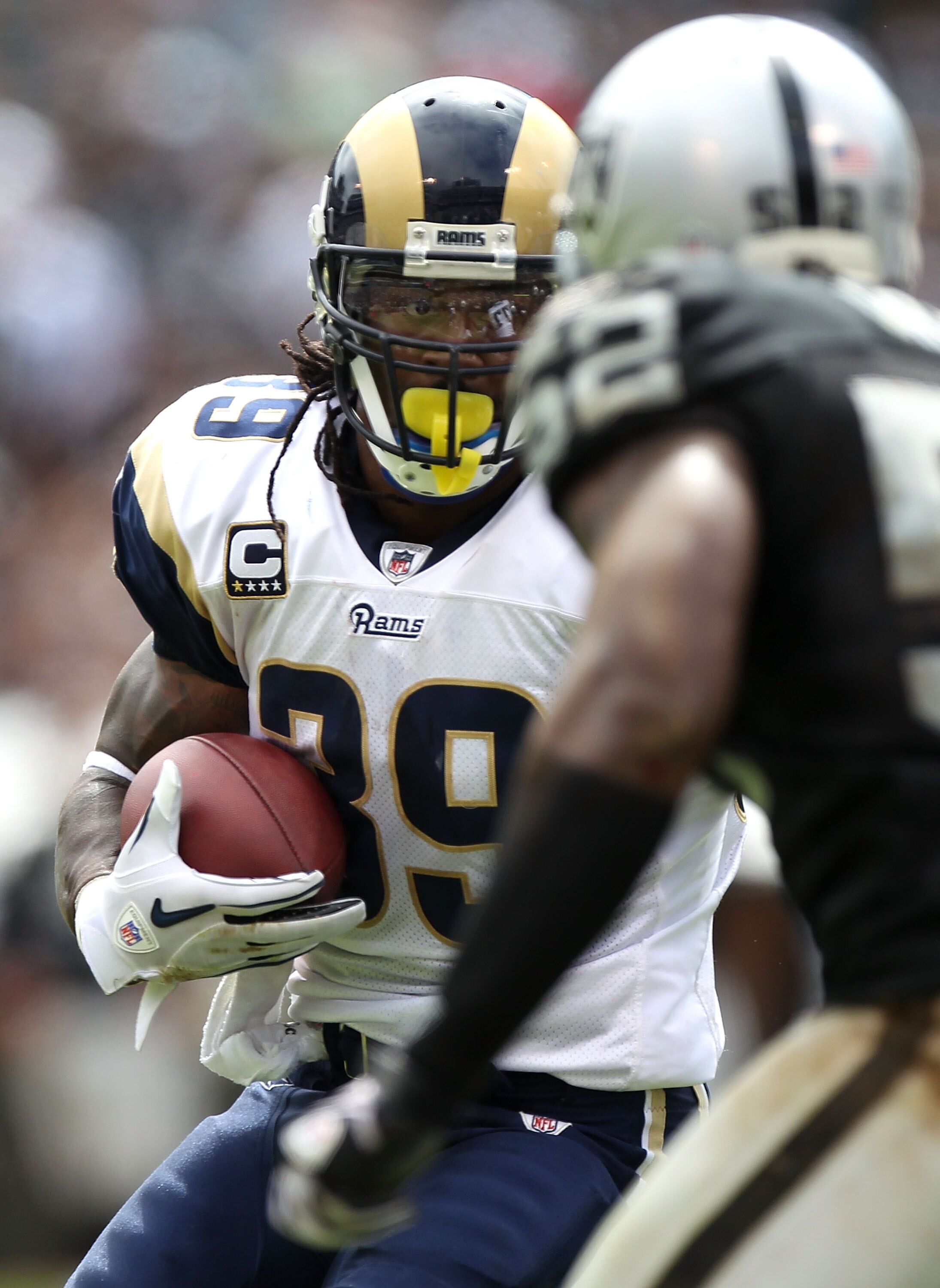 OAKLAND, CA - SEPTEMBER 19:  Stephen Jackson #39 of the St. Louis Rams runs against the Oakland Raiders during an NFL game at Oakland-Alameda County Coliseum on September 19, 2010 in Oakland, California.  (Photo by Jed Jacobsohn/Getty Images)