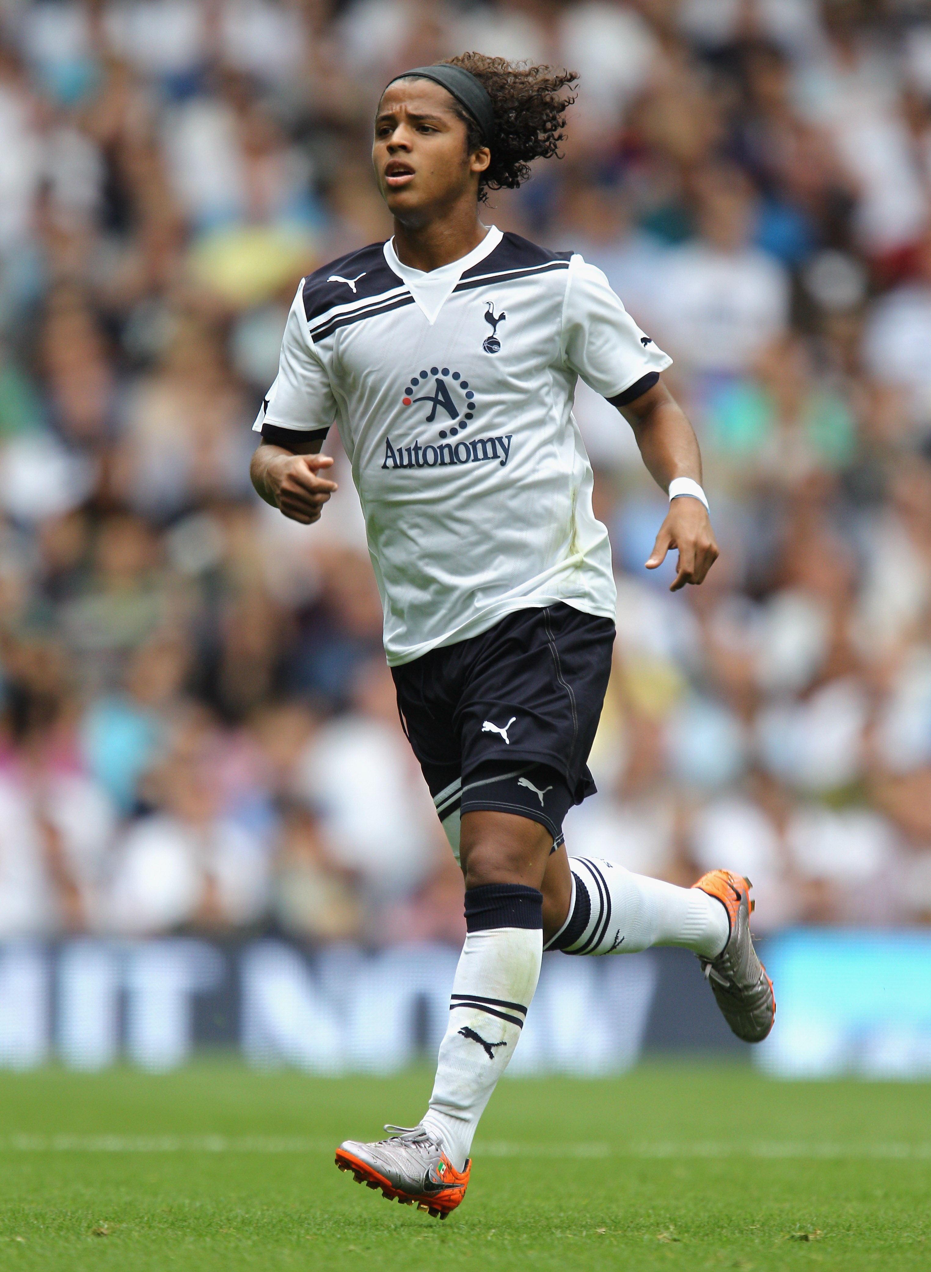LONDON, ENGLAND - AUGUST 07:  Giovani Dos Santos of Tottenham Hotspur in action during the pre-season friendly match between Tottenham Hotspur and Fiorentina at White Hart Lane on August 7, 2010 in London, England.  (Photo by Paul Gilham/Getty Images)