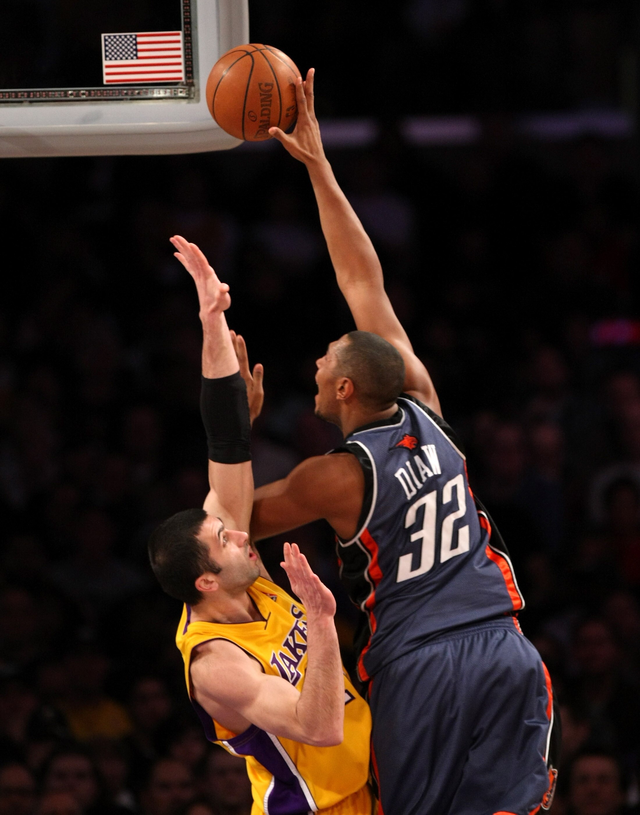 LOS ANGELES - JANUARY 27:  Boris Diaw #32 of the Charlotte Bobcats shoots over Vladimir Radmanovic #10 of the Los Angeles Lakers on January 27, 2009 at Staples Center in Los Angeles, California.   NOTE TO USER: User expressly acknowledges and agrees that,