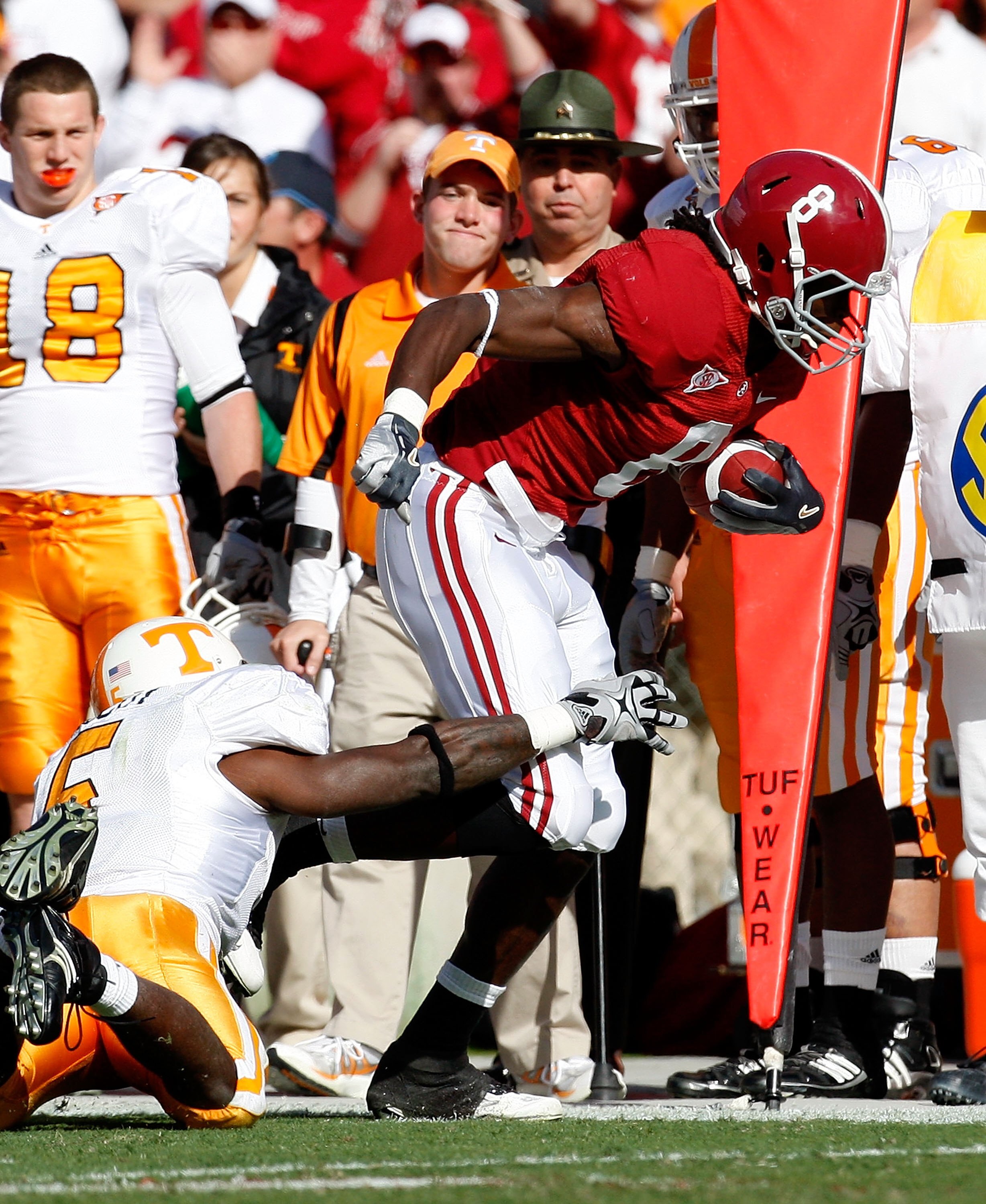 TUSCALOOSA, AL - OCTOBER 24:  Julio Jones #8 of the Alabama Crimson Tide against the Tennessee Volunteers at Bryant-Denny Stadium on October 24, 2009 in Tuscaloosa, Alabama.  (Photo by Kevin C. Cox/Getty Images)