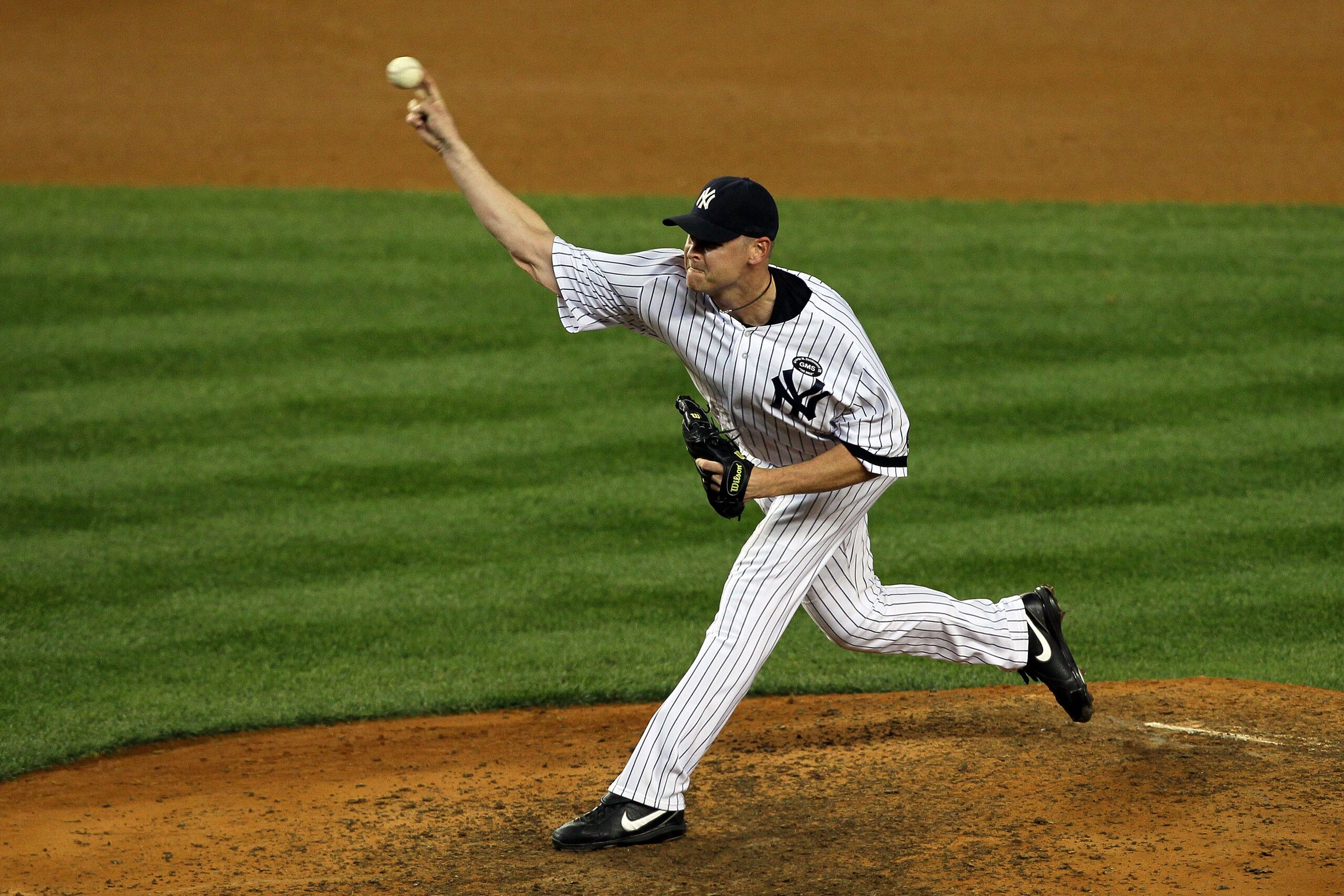 NEW YORK - OCTOBER 18:  Kerry Wood #39 of the New York Yankees pitches against the Texas Rangers in Game Three of the ALCS during the 2010 MLB Playoffs at Yankee Stadium on October 18, 2010 in New York, New York.  (Photo by Jim McIsaac/Getty Images)