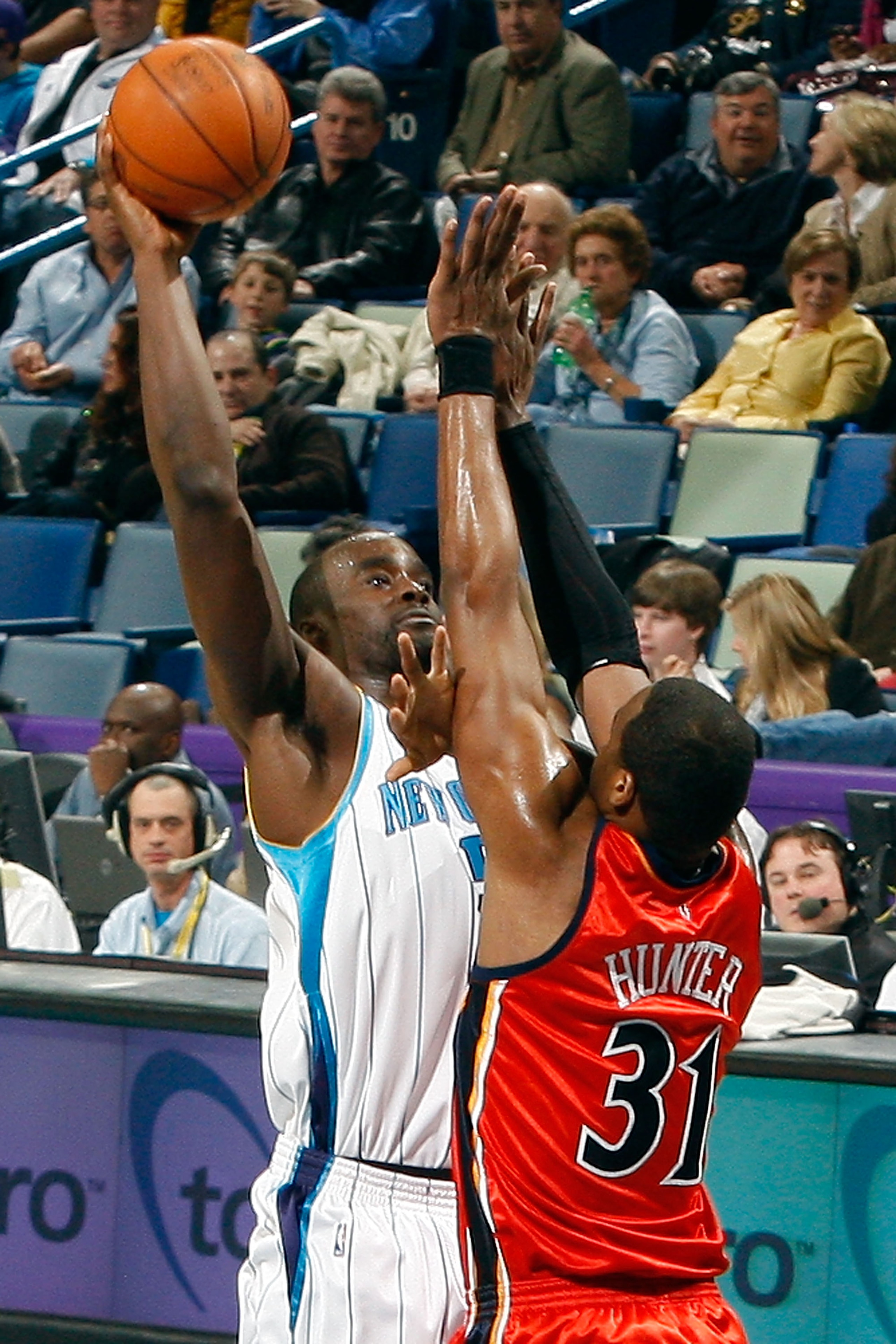 NEW ORLEANS - MARCH 08:  Emeka Okafor #50 of the New Orleans Hornets shoots the ball over Chris Hunter #31 of the Golden State Warriors at New Orleans Arena on March 8, 2010 in New Orleans, Louisiana.  The Hornets defeated the Warriors 135-131.  NOTE TO U