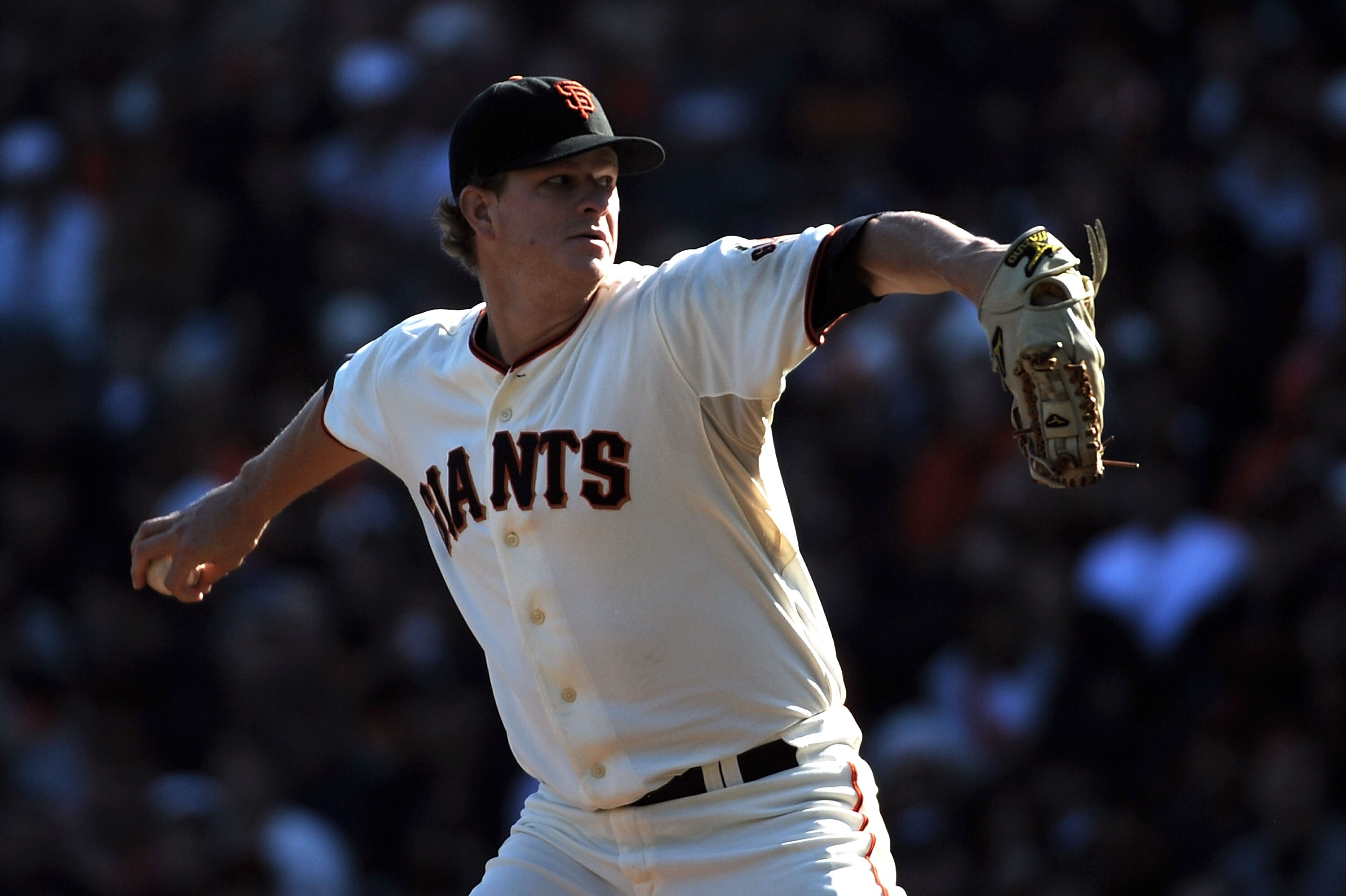 SAN FRANCISCO - OCTOBER 19:  Matt Cain #18 of the San Francisco Giants pitches against the Philadelphia Phillies in the seventh inning of Game Three of the NLCS during the 2010 MLB Playoffs at AT&T Park on October 19, 2010 in San Francisco, California.  (