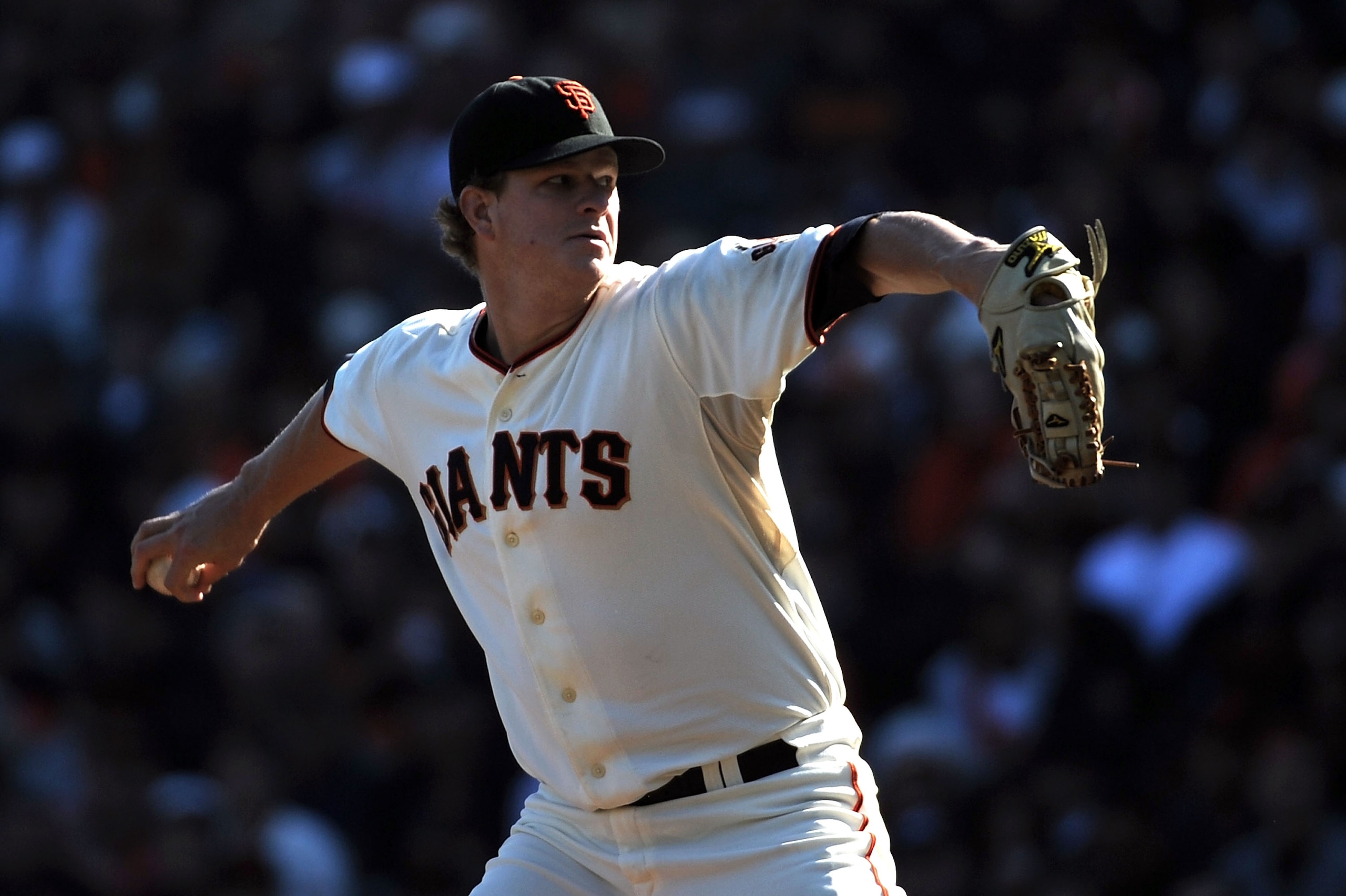 SAN FRANCISCO - OCTOBER 19:  Matt Cain #18 of the San Francisco Giants pitches against the Philadelphia Phillies in the seventh inning of Game Three of the NLCS during the 2010 MLB Playoffs at AT&T Park on October 19, 2010 in San Francisco, California.  (