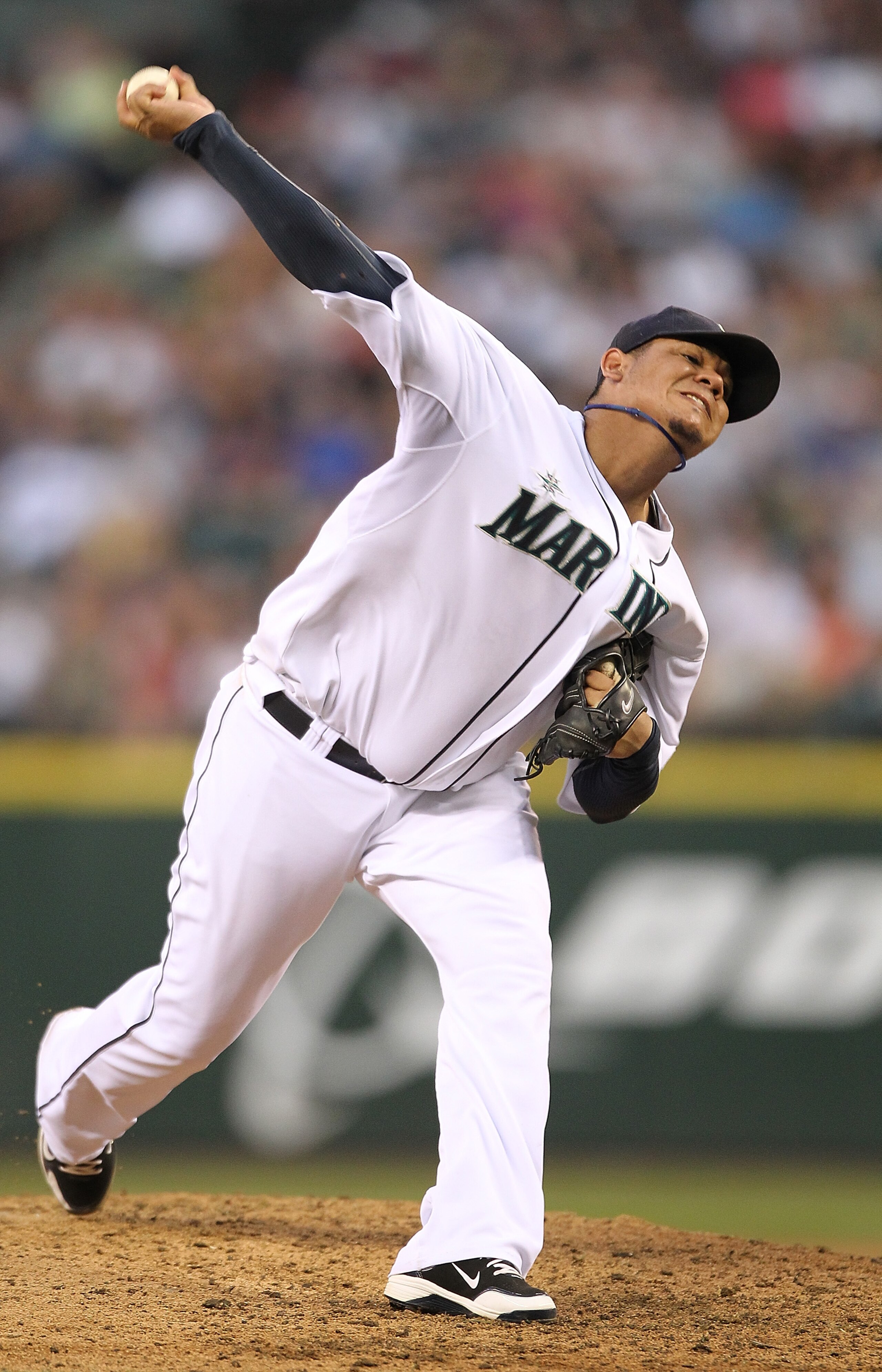 SEATTLE - JULY 10:  Starting pitcher Felix Hernandez #34 of the Seattle Mariners pitches against the New York Yankees at Safeco Field on July 10, 2010 in Seattle, Washington. (Photo by Otto Greule Jr/Getty Images)