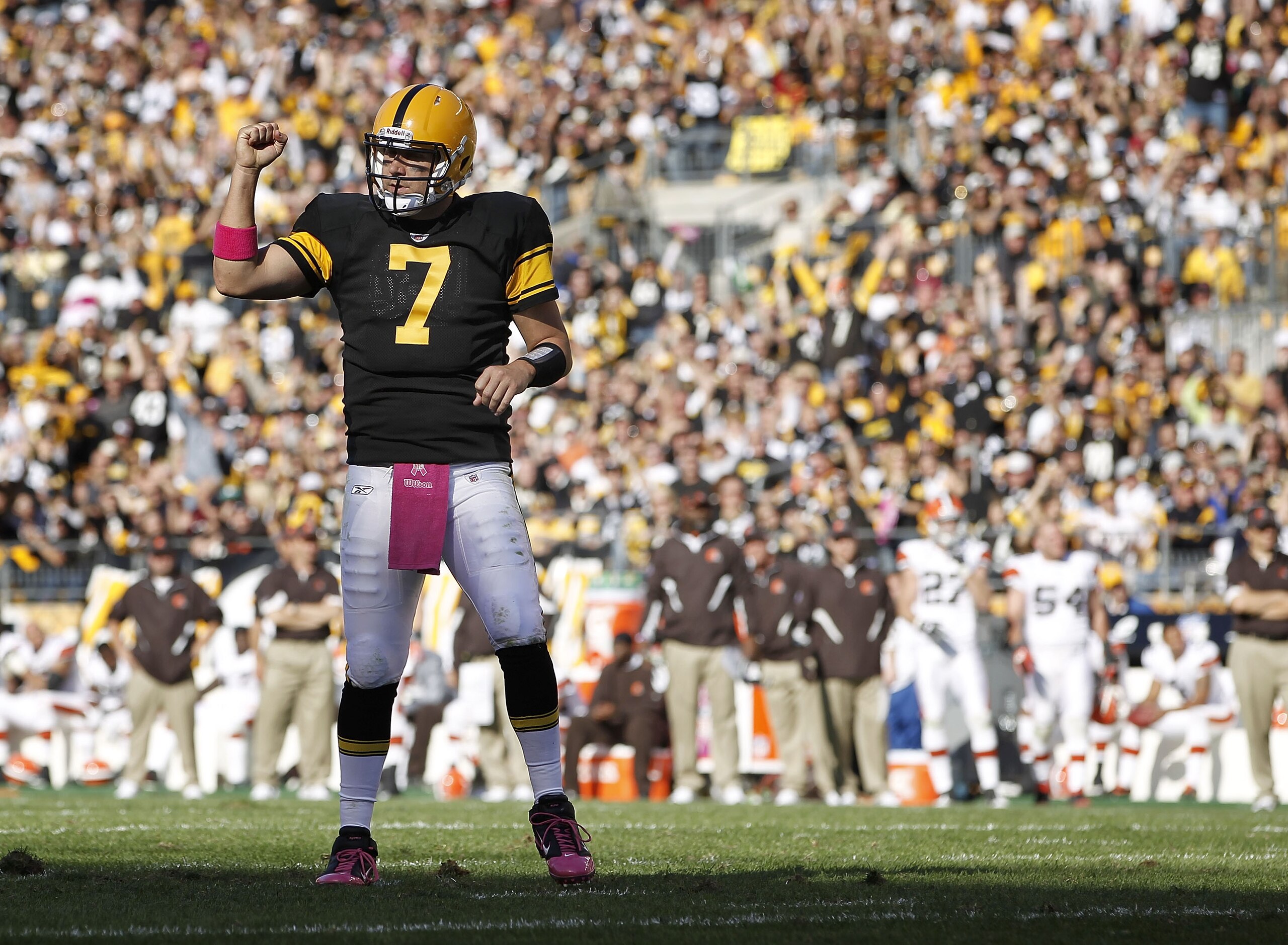 PITTSBURGH - OCTOBER 17:  Ben Roethlisberger #7 of the Pittsburgh Steelers reacts after throwing a fourth quarter touchdown pass while playing the Cleveland Browns on October 17, 2010 at Heinz Field in Pittsburgh, Pennsylvania. Pittsburgh won the game 28-